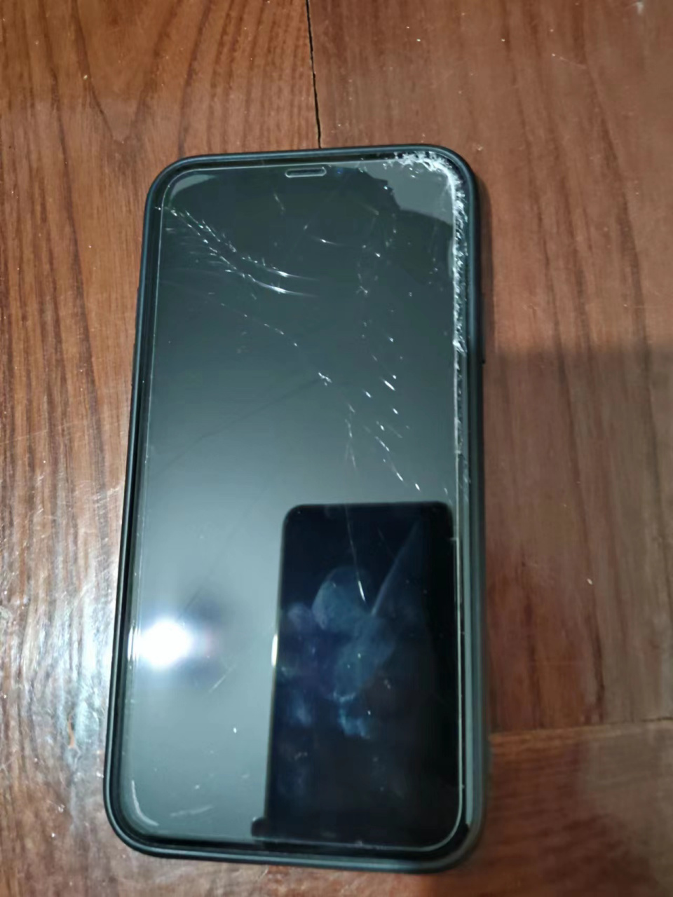 手机屏幕坏了照片图片