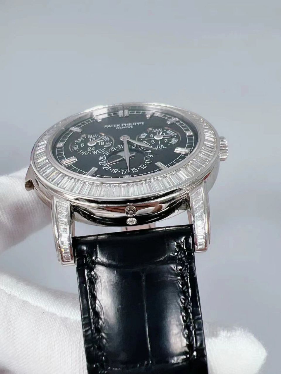 百达翡丽5073p 铂金 5073三问报时腕表是少数具有教堂钟声报时和万年