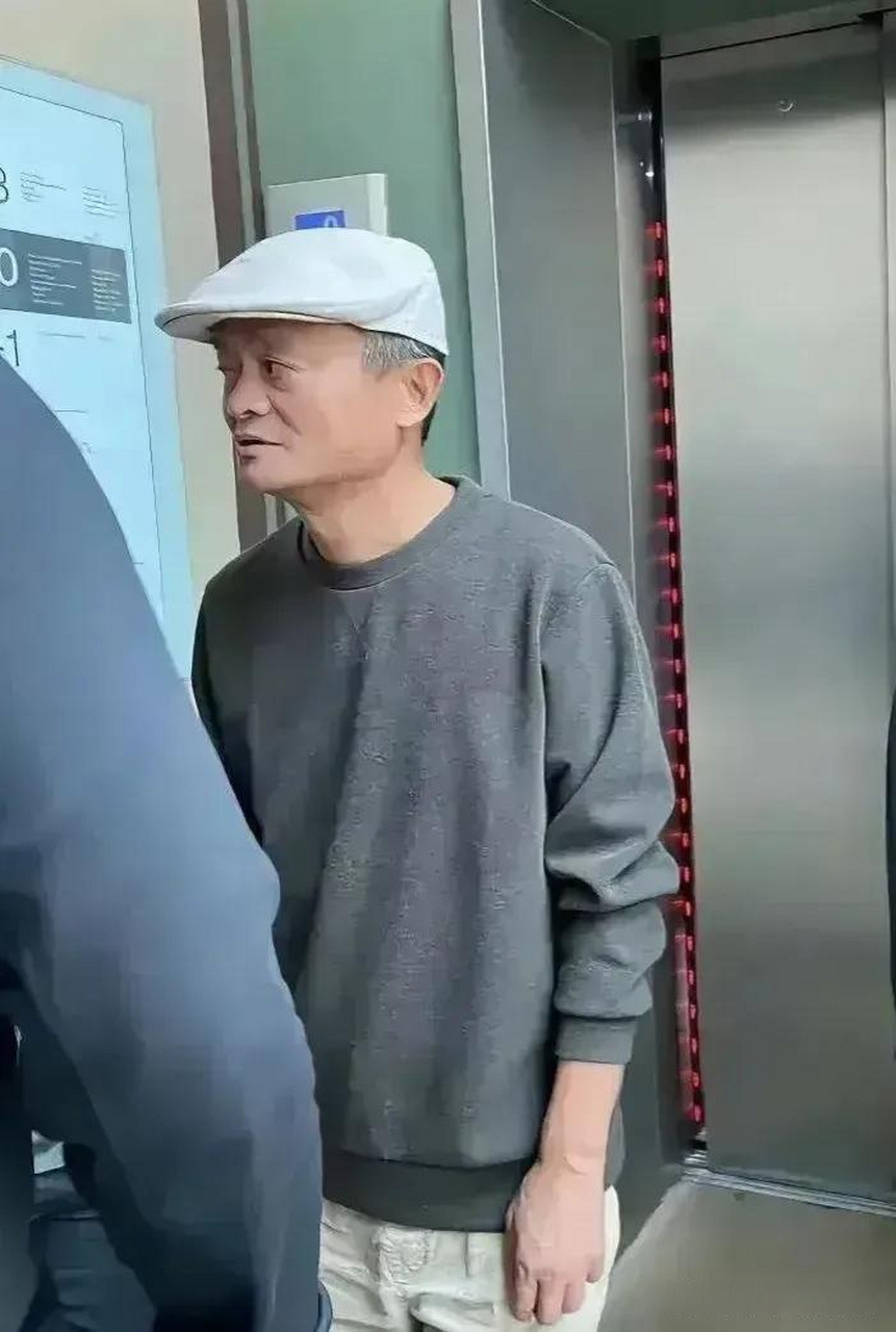 有人认为,相比于马斯克投资数百亿用于研究太空火箭,马云投资于研究