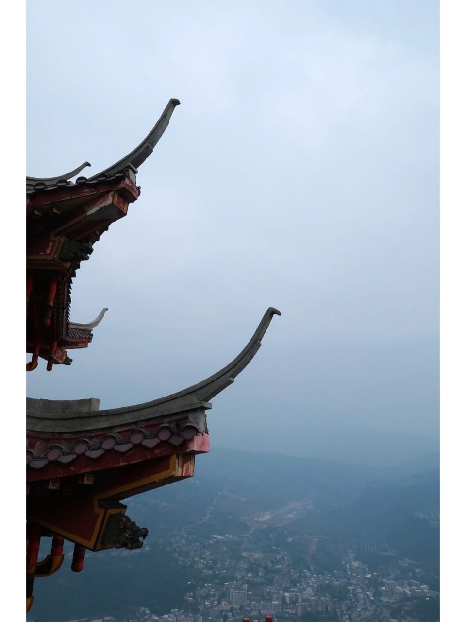 不然就拐七拐八的导航直接上山顶了)背峰山公园是峨边县城最大的公园