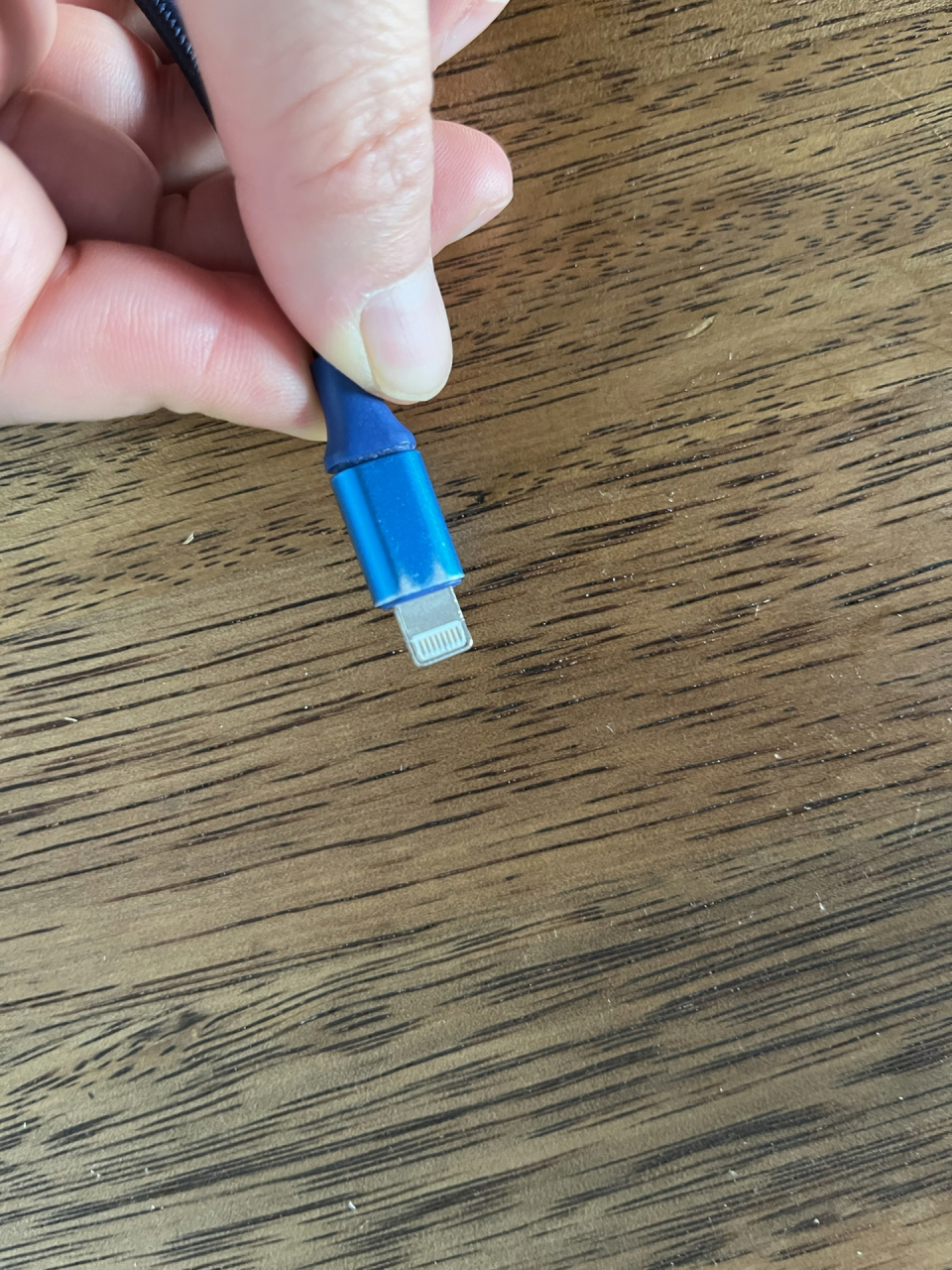 苹果手机充电口插不进去,手动解决!