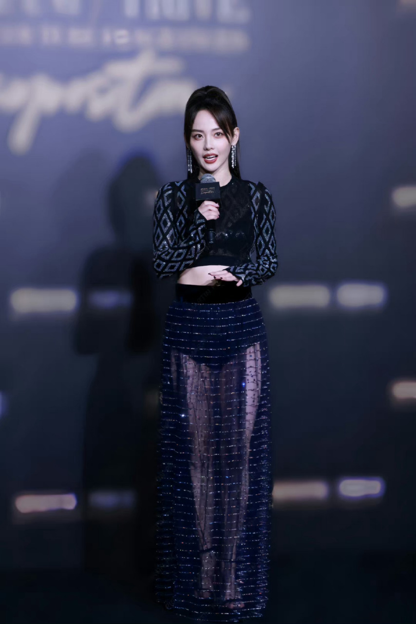 张嘉倪透视裙太诱惑了