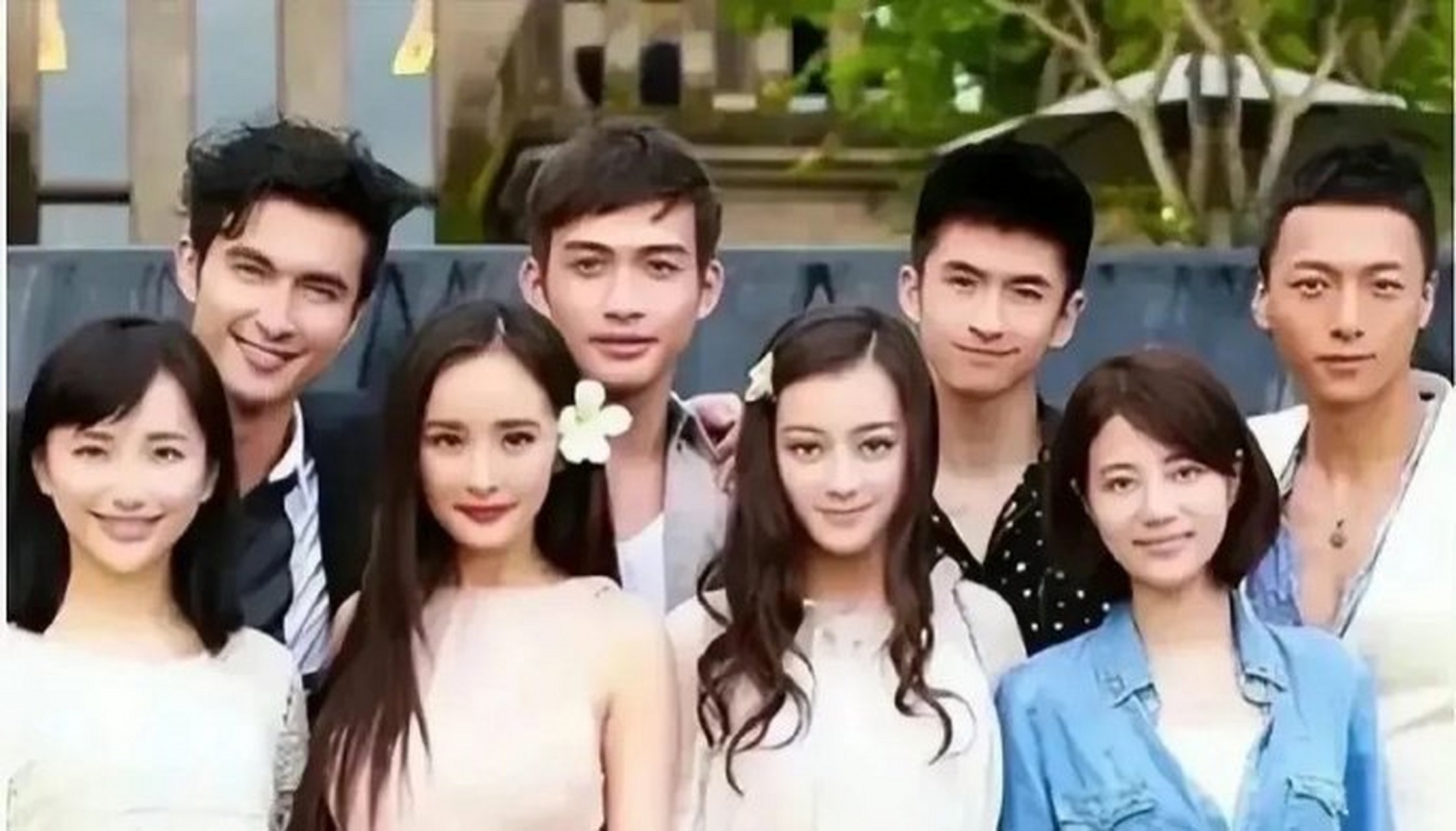 迪丽热巴单看还挺美,怎么合照没赢过呢