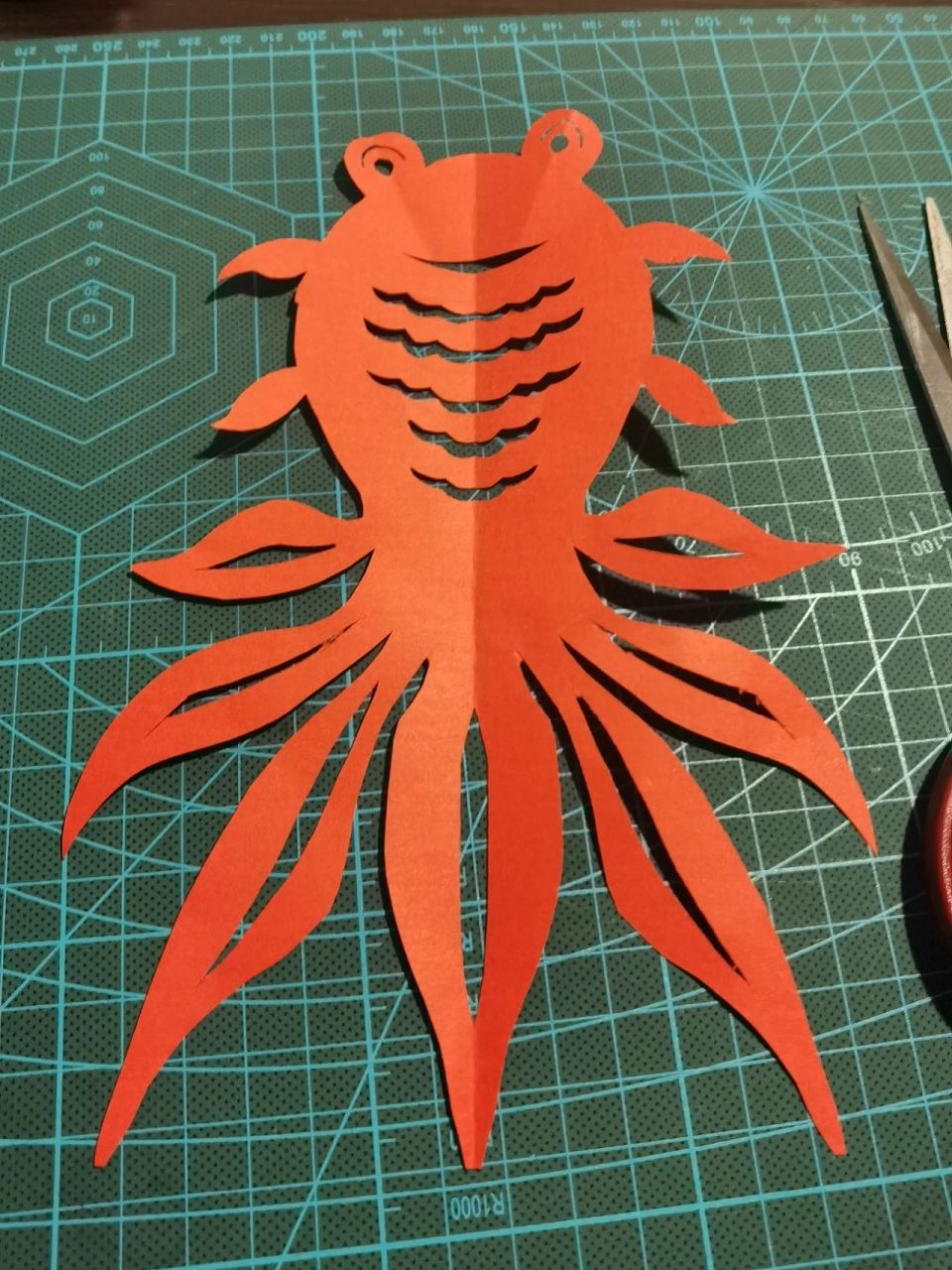 超简单 剪纸鱼 超级简单的的剪纸鱼