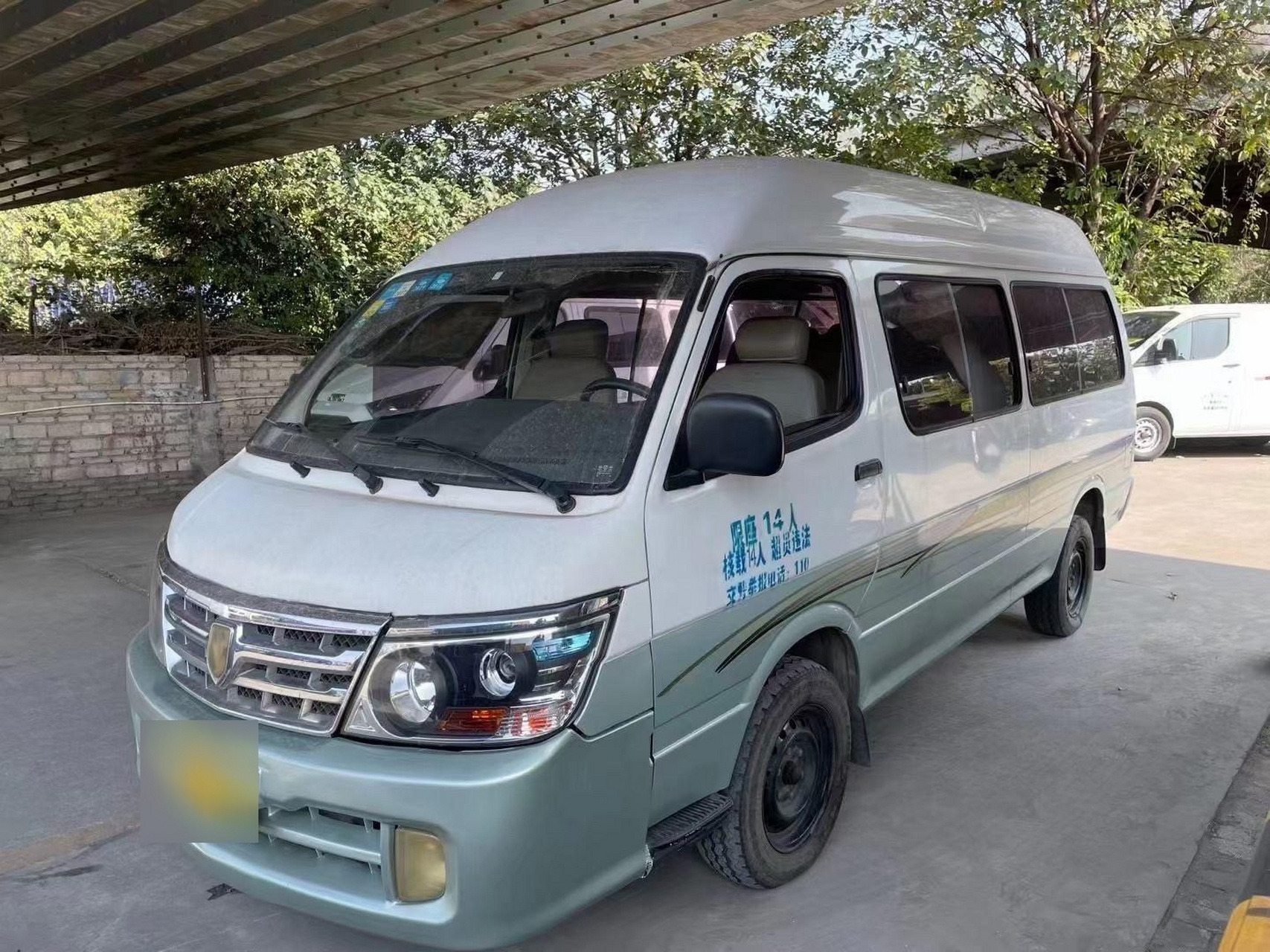 2016年6月金杯海狮, 高顶十四座中型客车,车况精品无事故,原漆直板
