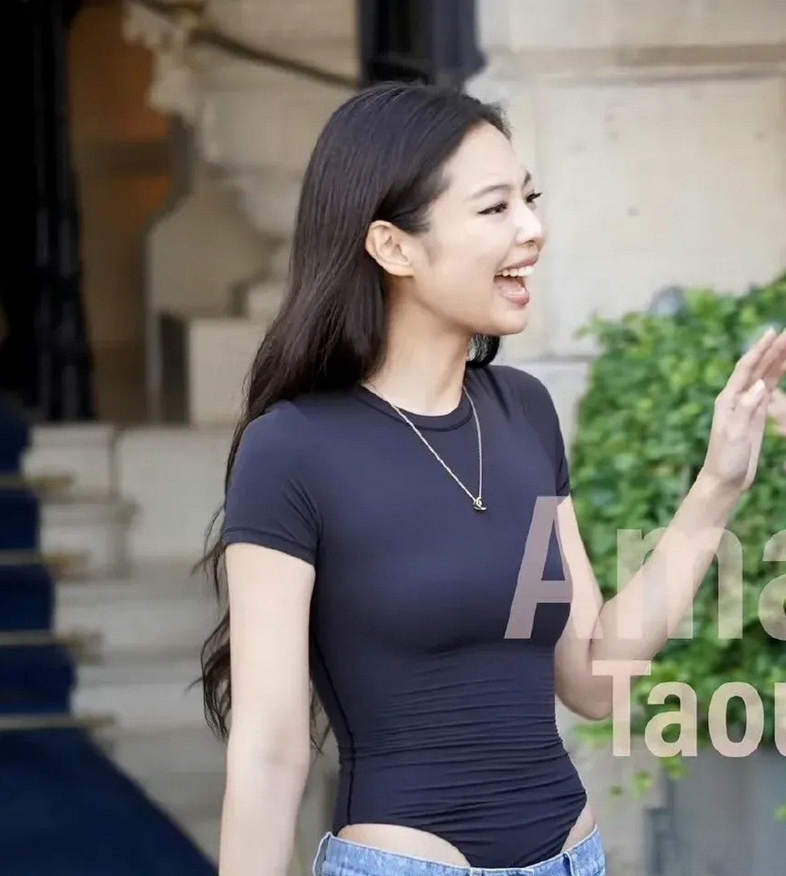 jennie这也是泳衣外穿吧?这样穿真的不觉得勒吗?[捂脸]