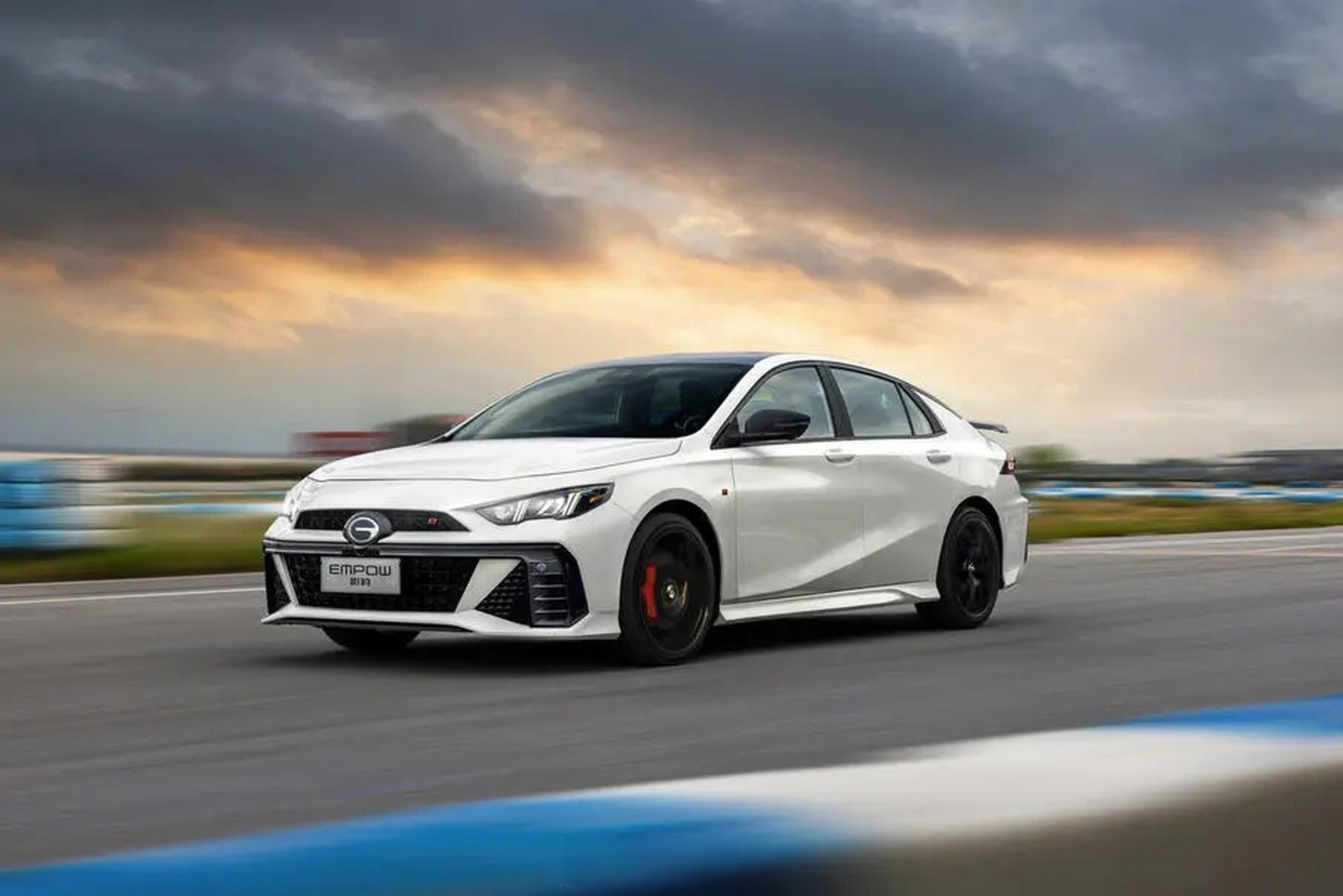 一款比较冷门的平民轿跑更新了——2024款影豹r,本月上市.