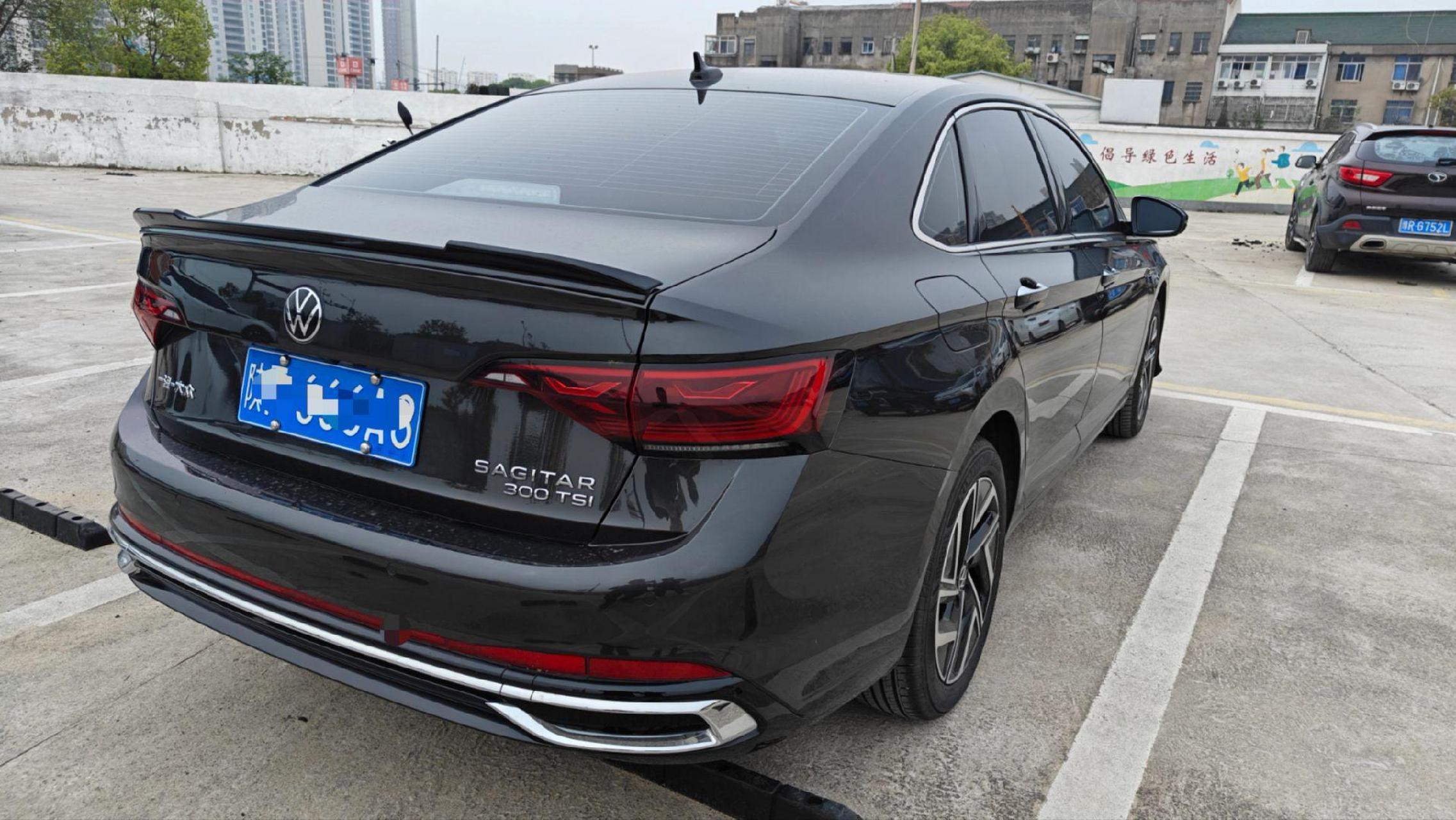 23速腾锰石黑,装上同色前铲  这气质一下就上来了