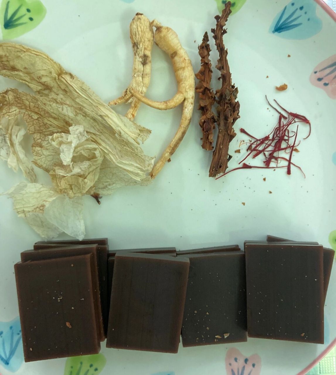 鹿角膏 .雪莲 鹿角胶 人参 藏红花 不老草=小姜特制鹿角胶!