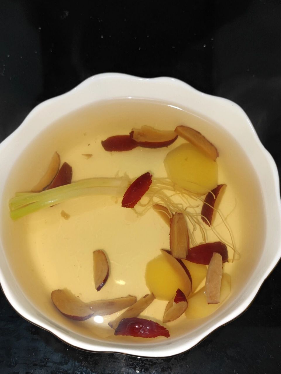 5勺77黄(红)酒2勺=葱白汤 葱白