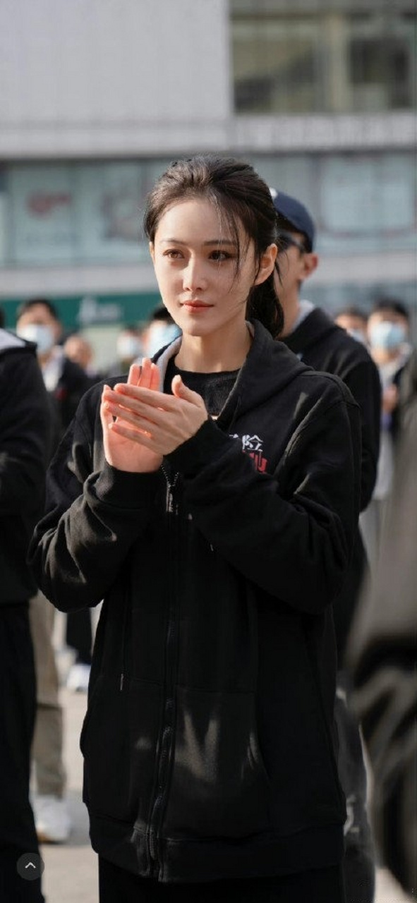 张馨予新剧开机状态# 长发回来了!这感觉一下子就来了.
