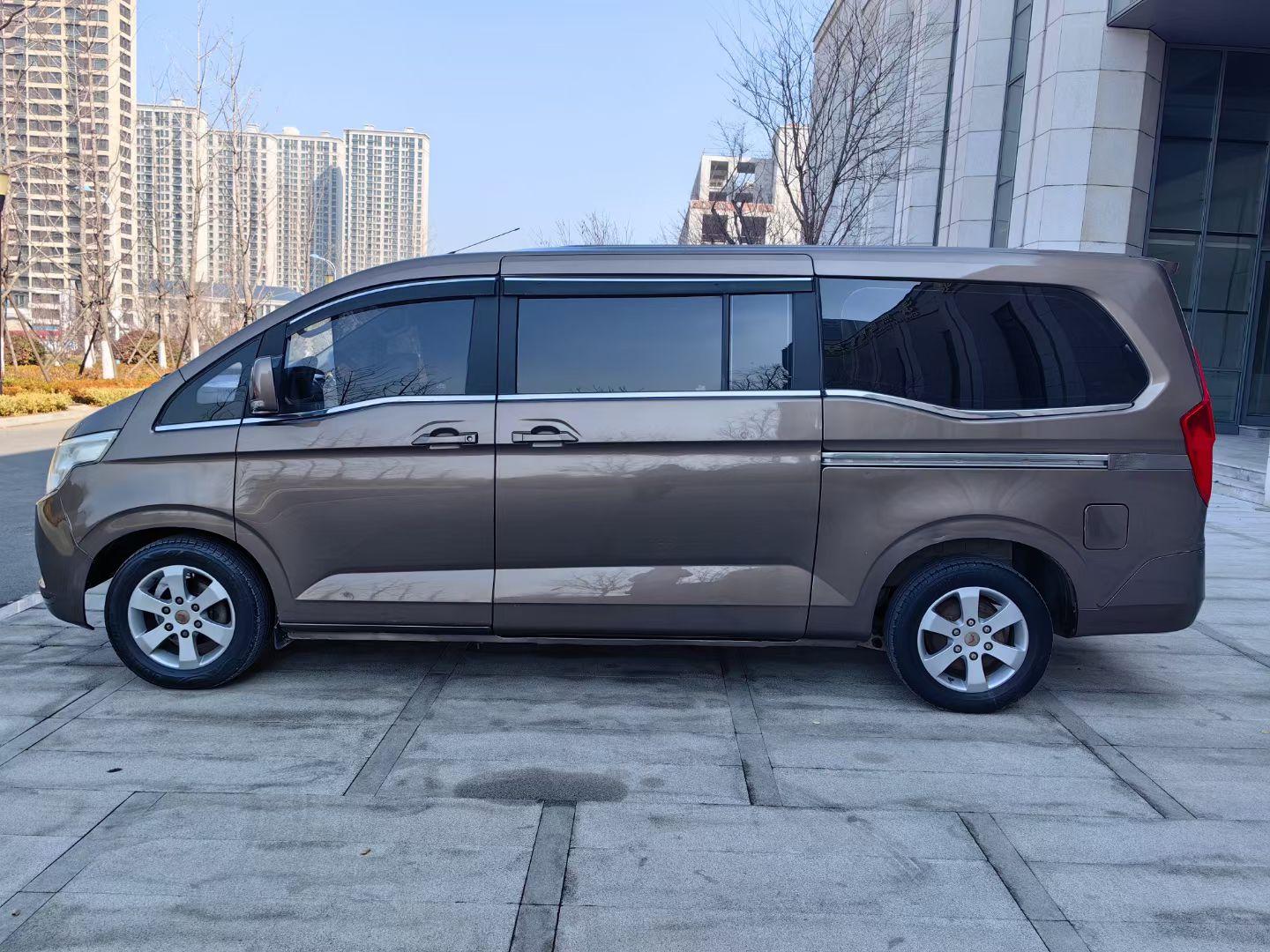 2015年10月上牌的9座五菱征程,1