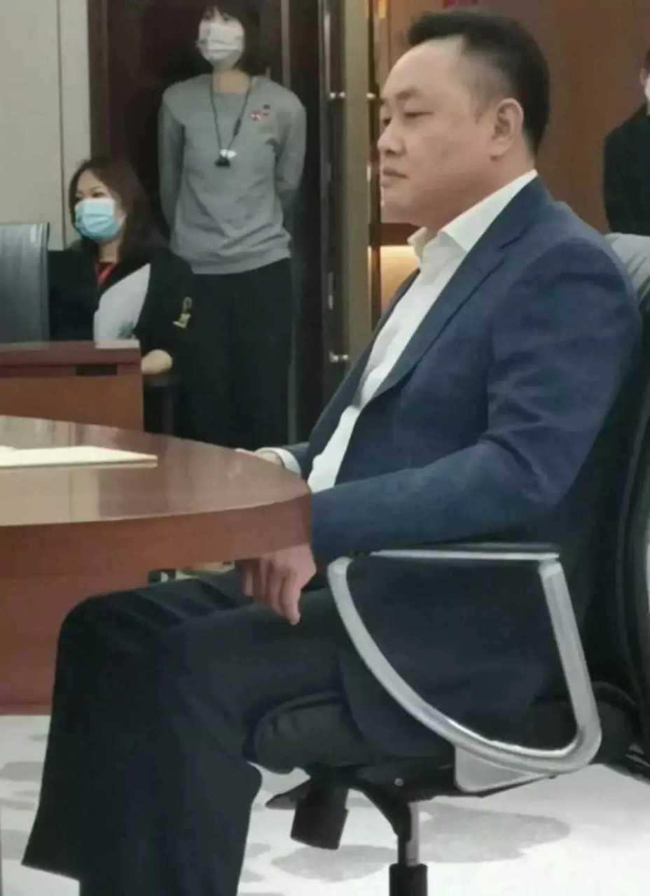 有钱装修办公室 没钱发工资 黄光裕带着20亿消失了 国美总部所在的