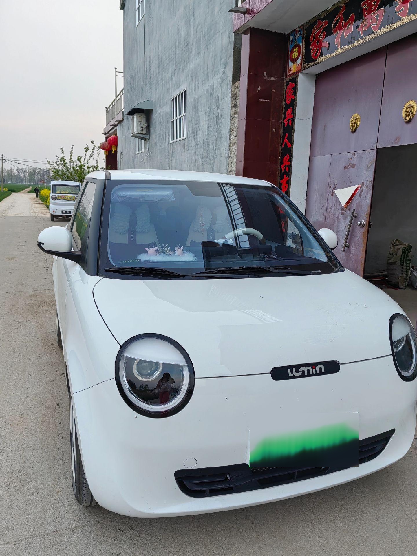 购车之初,我仅打算简单购置座椅套,贴膜等内饰,然而