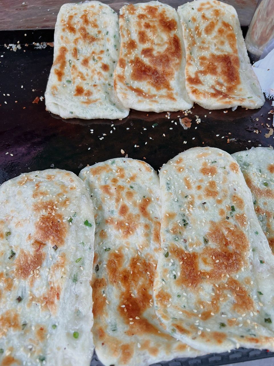 排队等着的淮南烧饼 石狮美食探店|淮南烧饼 一对安徽夫妻 ,一辆小推