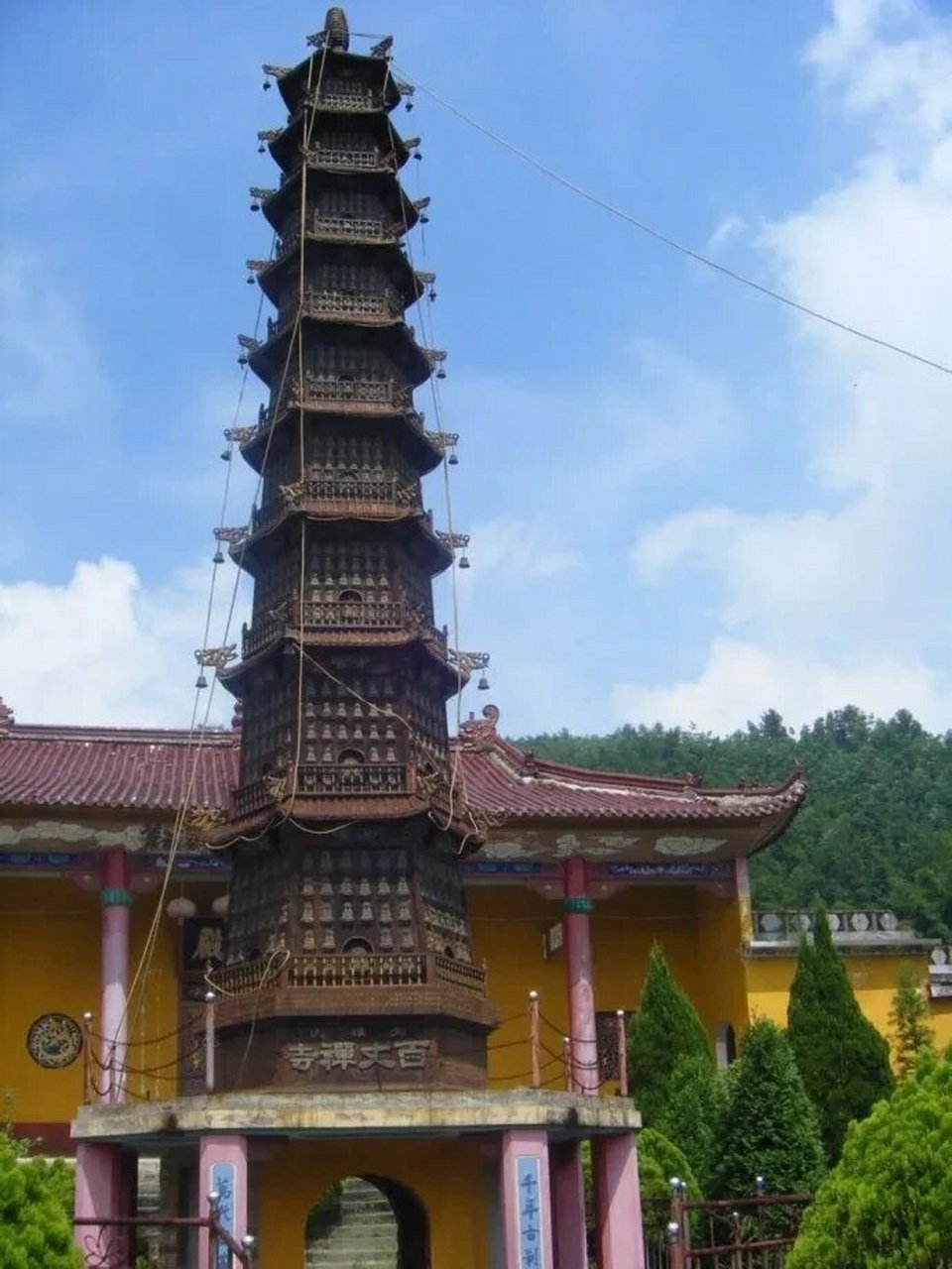 千年禅寺-百丈寺 七律-百丈寺 陈德金(江西) 萦道飞车万仞峰,崇山叠