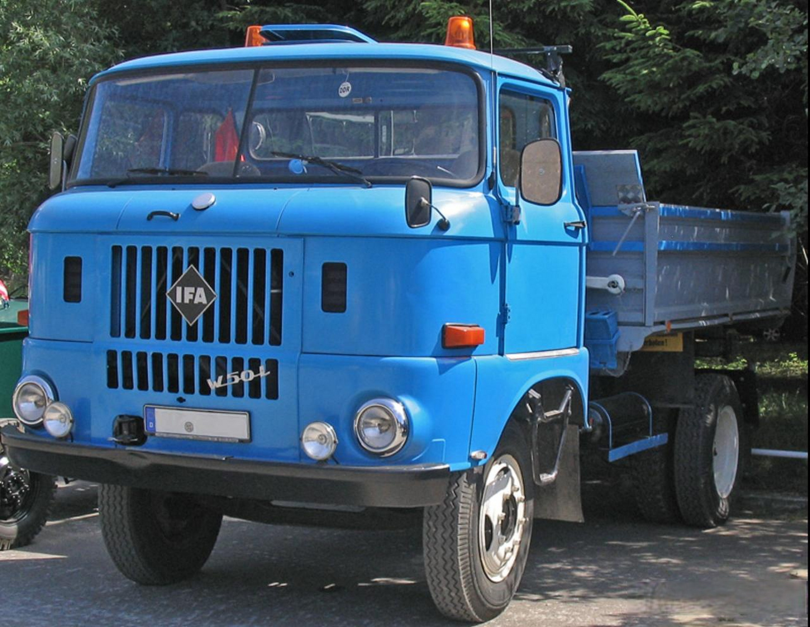 ifa02w 50是一款中型卡车,由东德02ifa集团于 1965 年至 1990 年