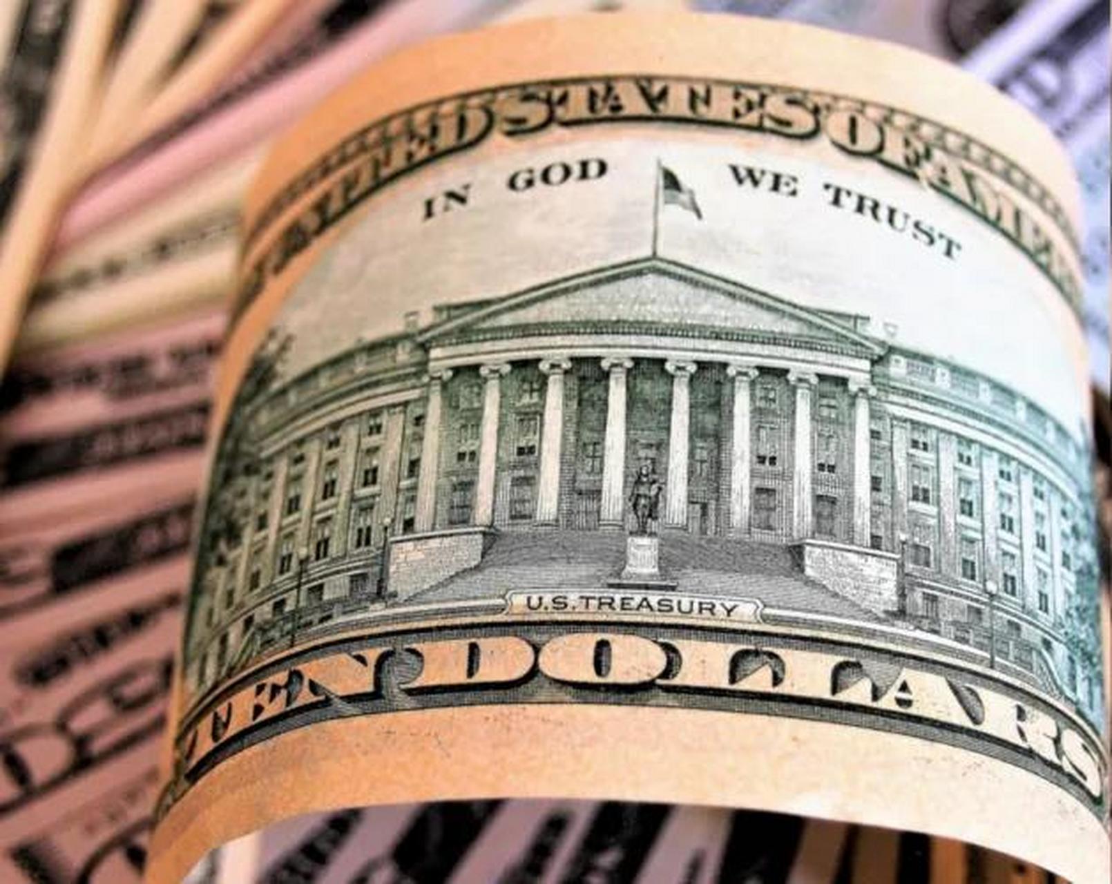 首先是美元和人民币的选择,一张100面值的美元和人民币其重量大体