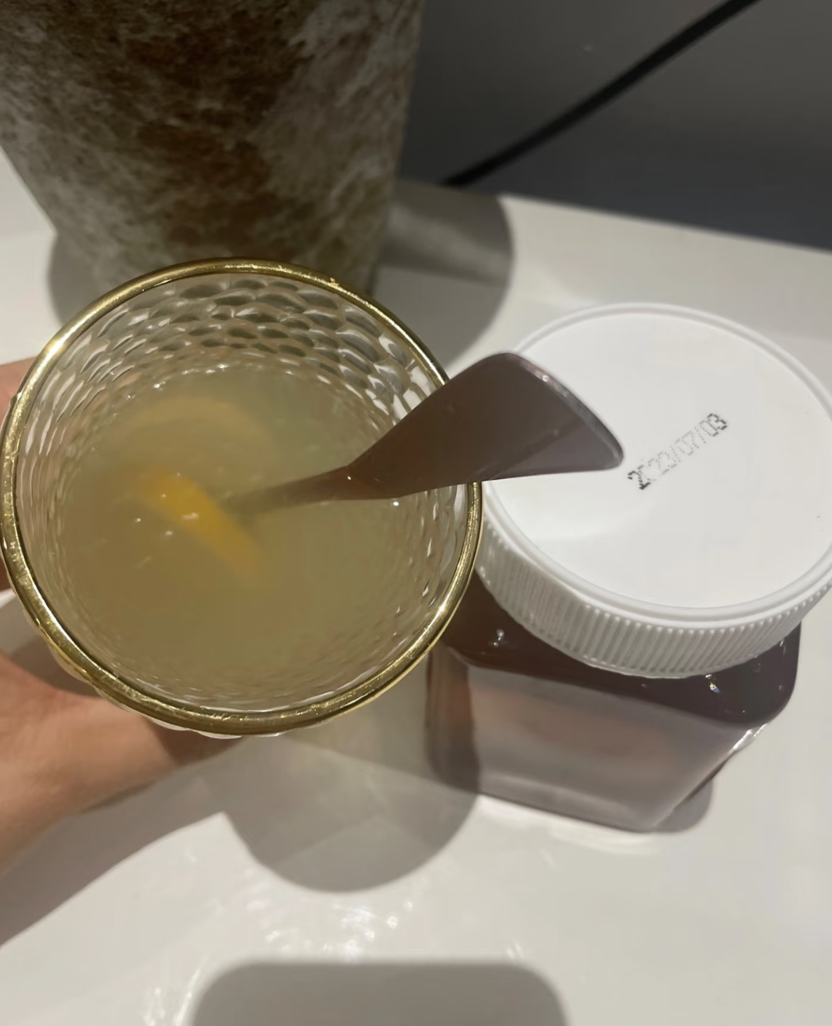 晚上喝白醋蜂蜜(每天晚上喝蜂蜜加白醋)