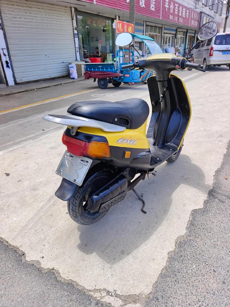 比亚乔淑女80两冲踏板车.