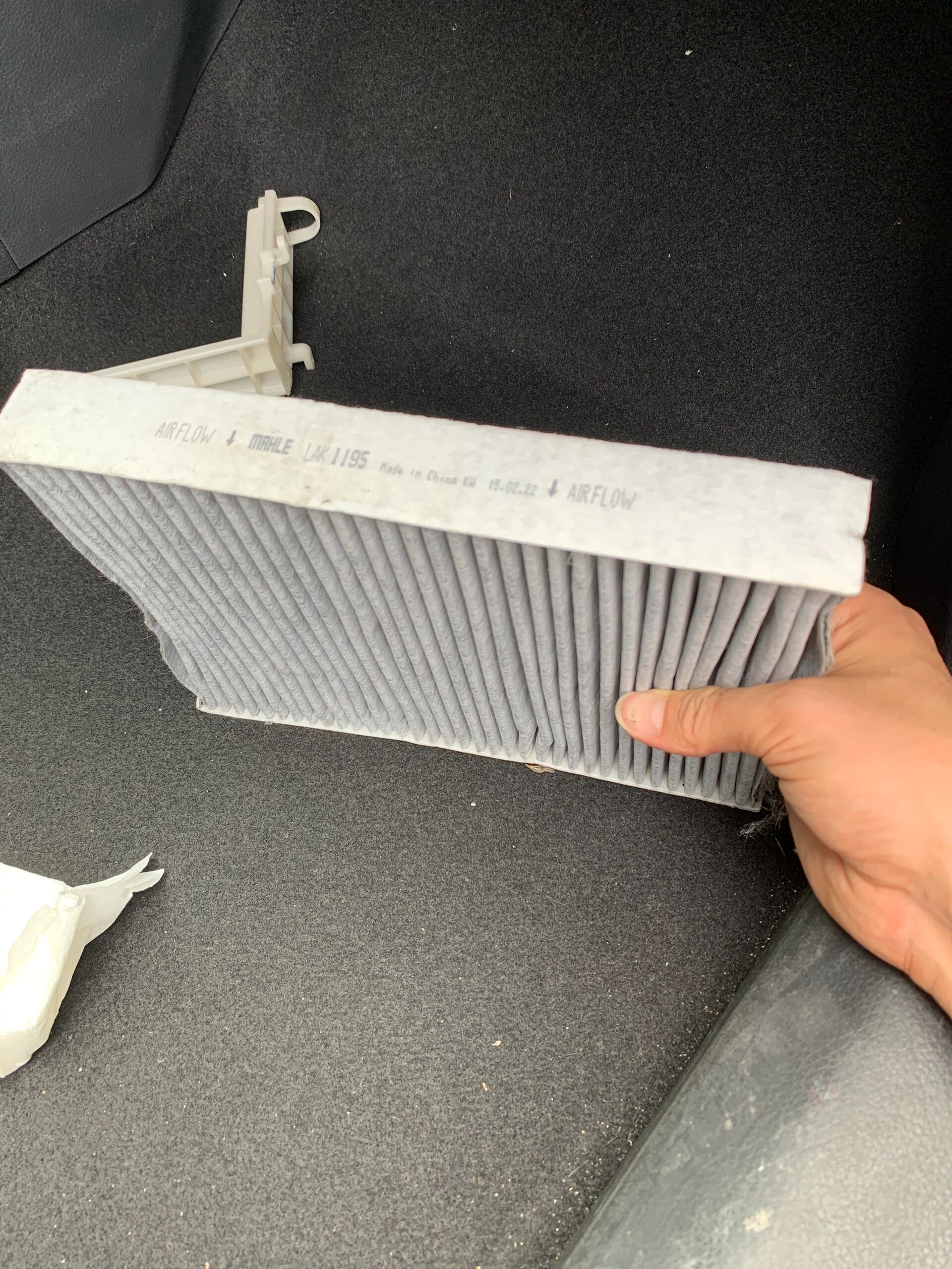 逍客2016款更换空调滤芯    空调滤芯比空气滤芯难换很多,换得快可能