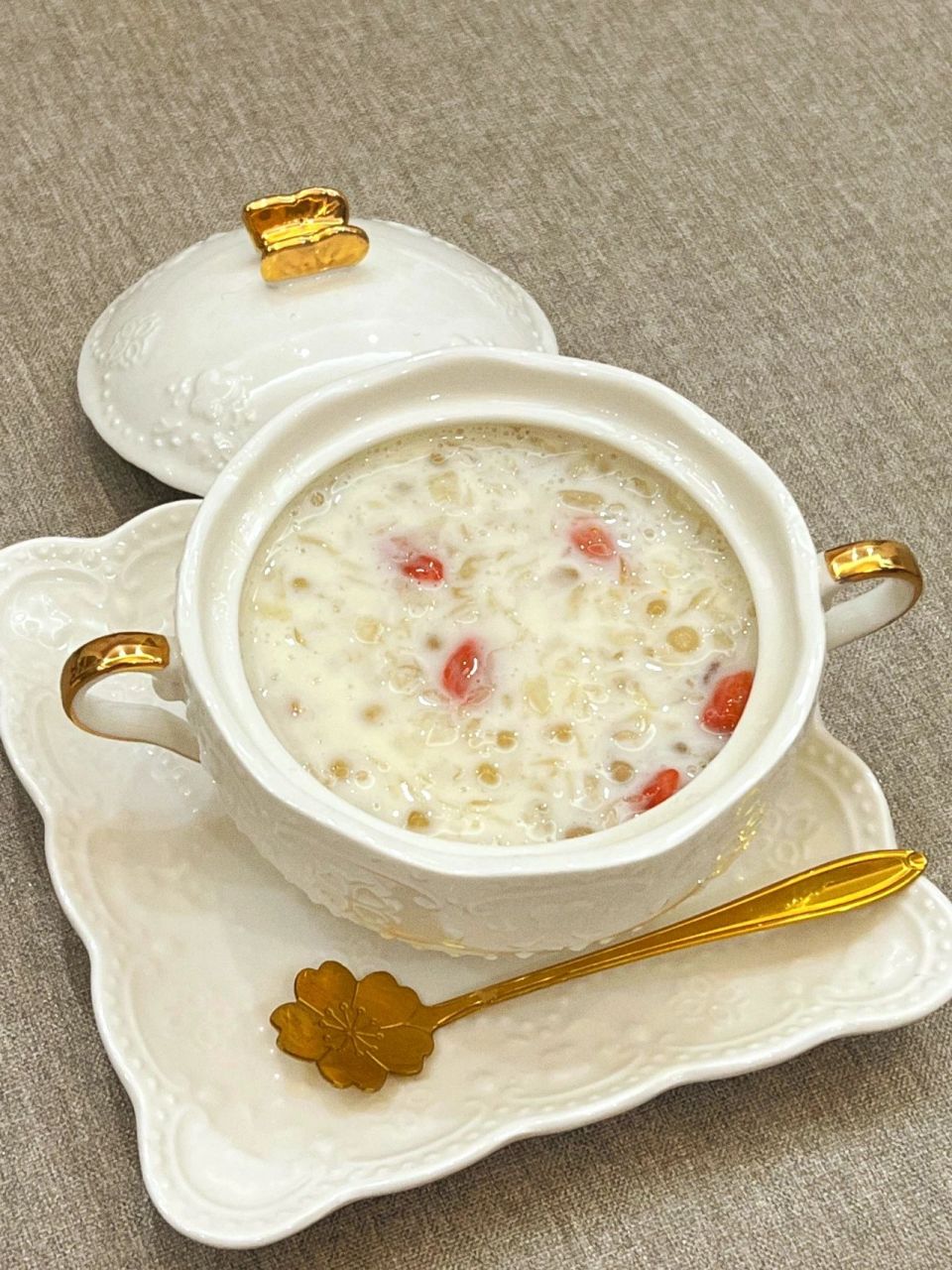 在家自制滋补品蔓越莓银耳西米露,胶质满满 味道真的好极了!