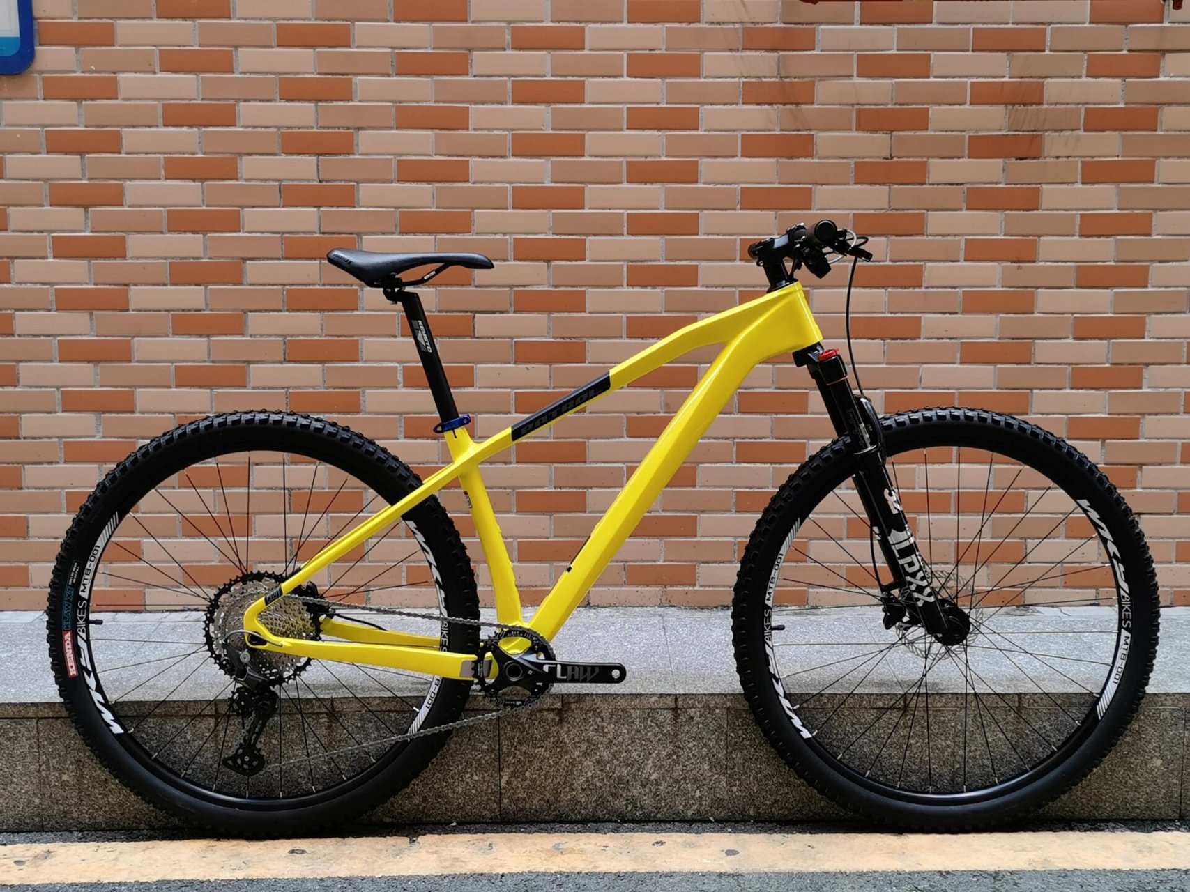 全新千里达外贸车29寸碳纤维山地车,禧玛诺m6100,12速性价比车型