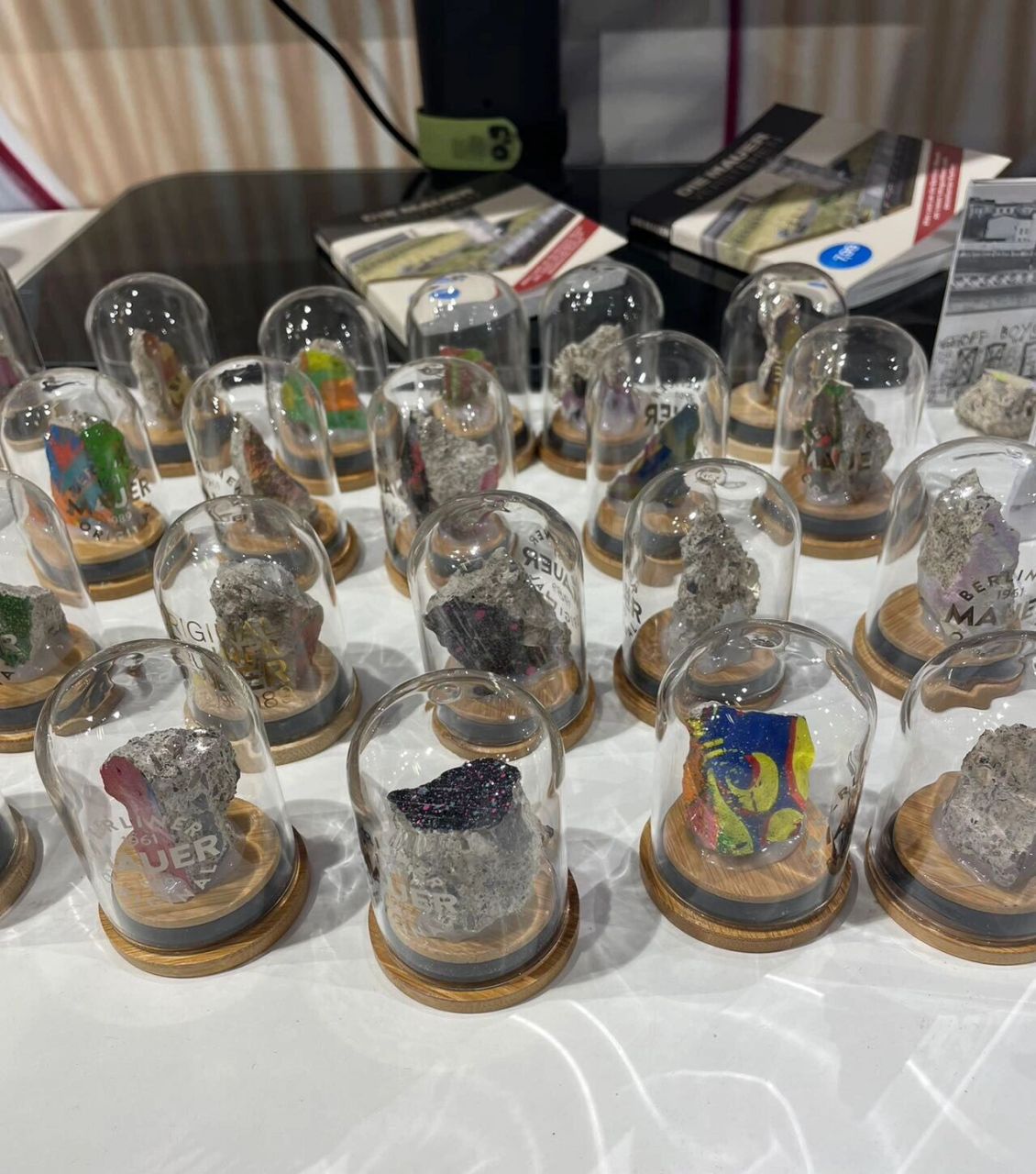 德国柏林纪念品:柏林墙碎片08 购买方式划重点99 查理检查站