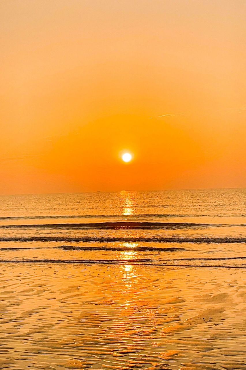 7715总要看场夏日的海上日出吧98 一到夏天,青岛海边就人山