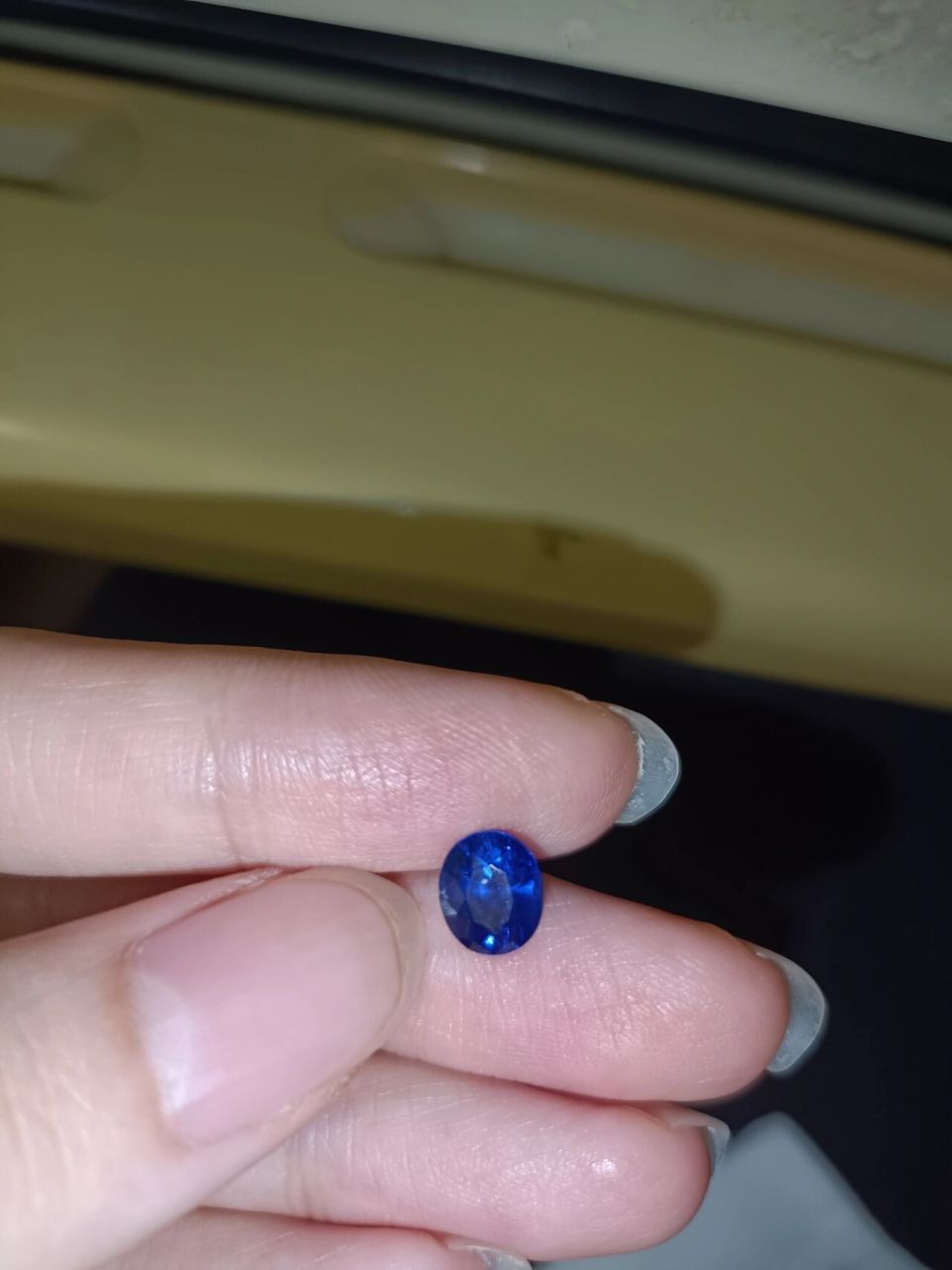 颜色不错但瑕疵包体很多的蓝宝石要留吗?