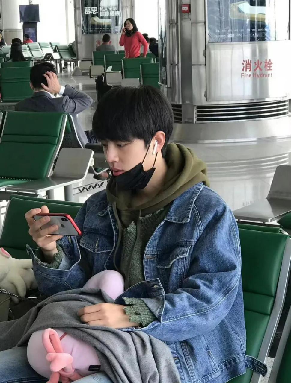 肖战 素人时期当上班族教会他的职场理念,即使进入娱乐圈,也一直没