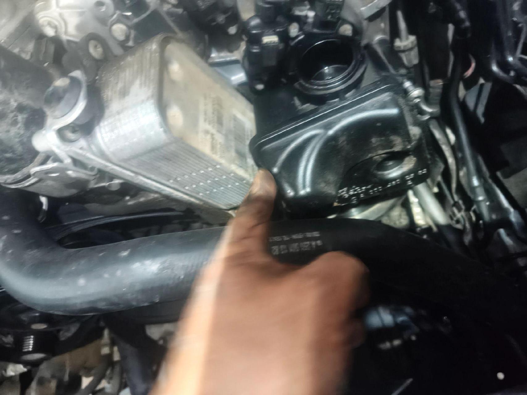 奔驰r300助力泵拆卸.