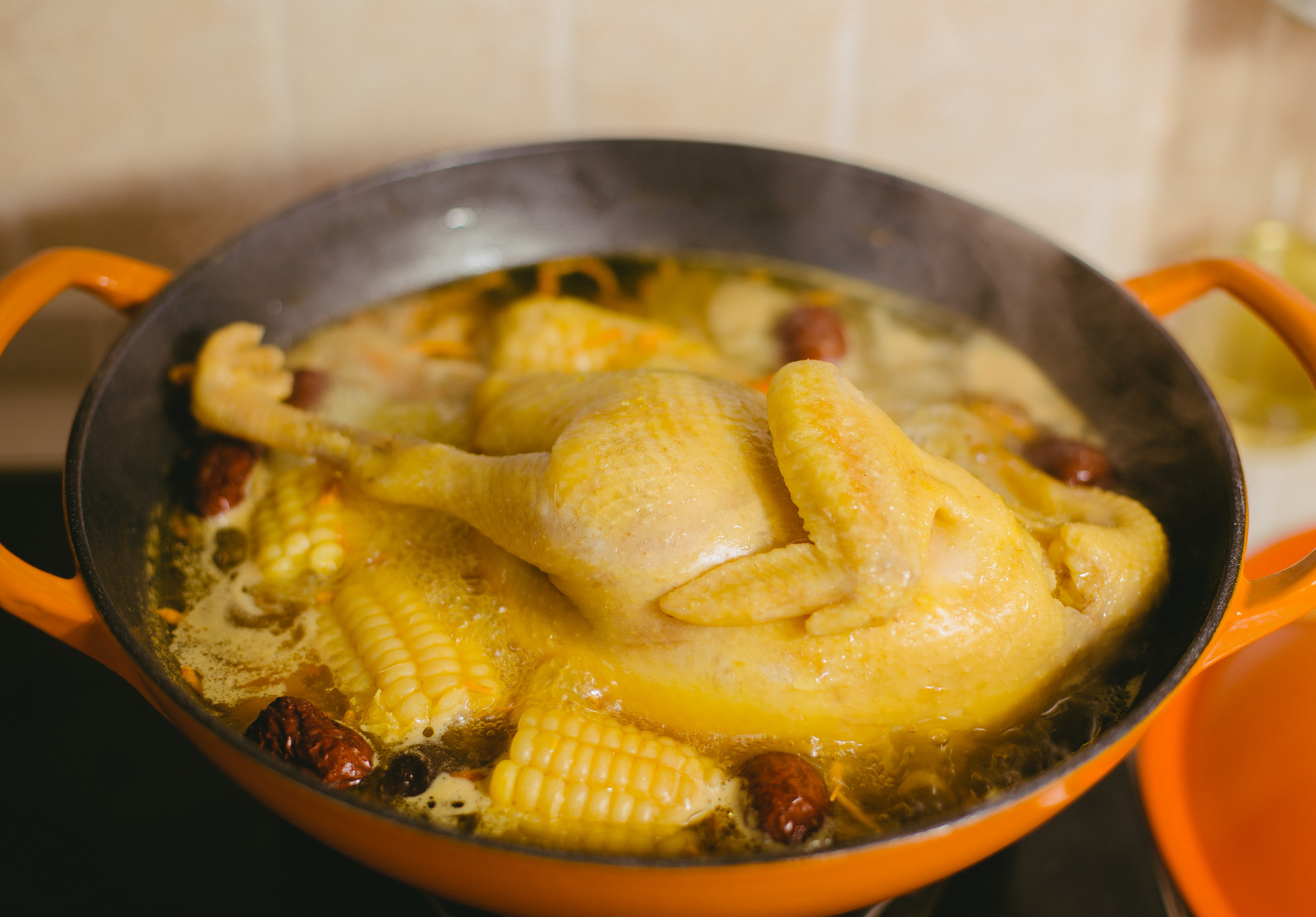 土鸡炖汤最营养的做法 最近每天忙着装修 家属一天特别的辛苦 准备炖