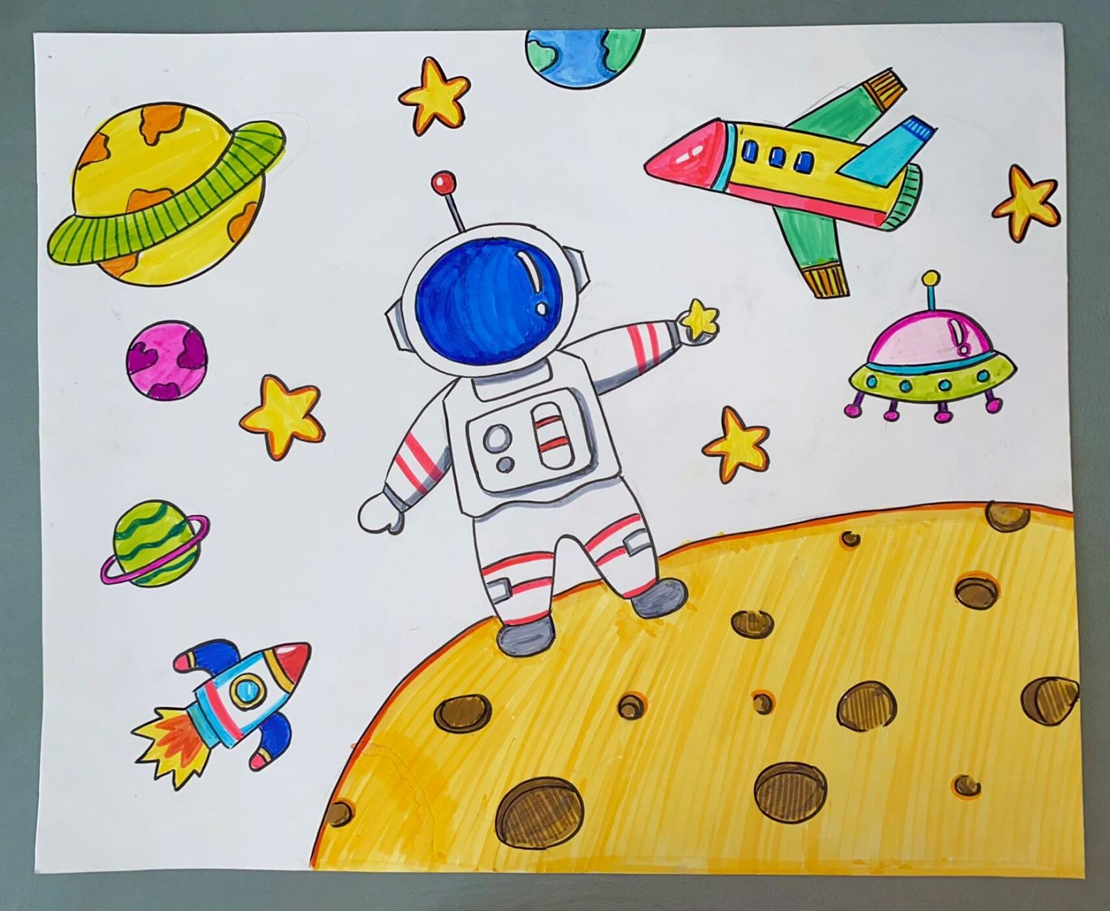 太空宇航员主题儿童画 简笔画 附线稿 太空宇宙  星球 宇航员