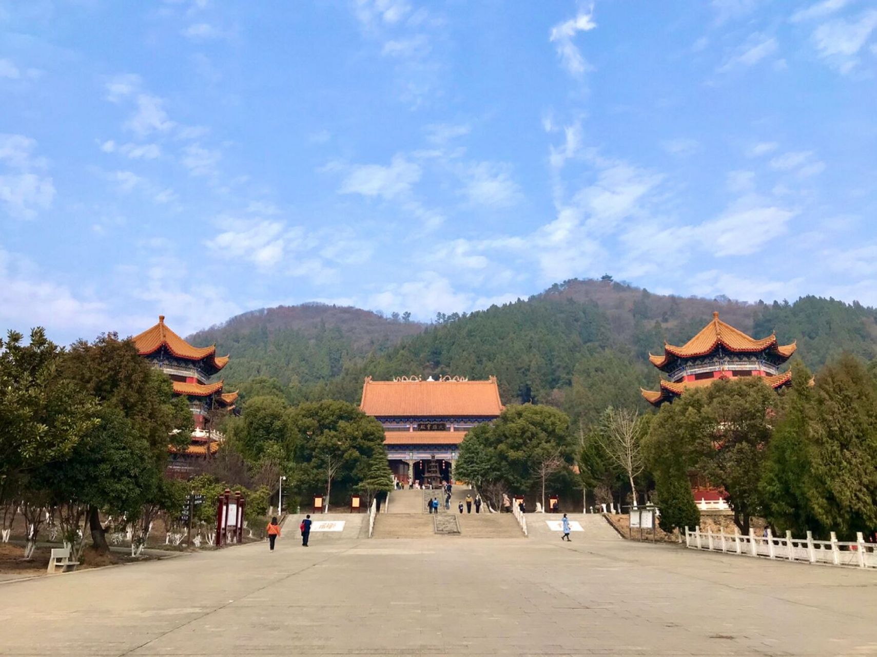 武汉龙泉山徒步和摘野果 03活动内容:(以实际为准) 76主要沿着