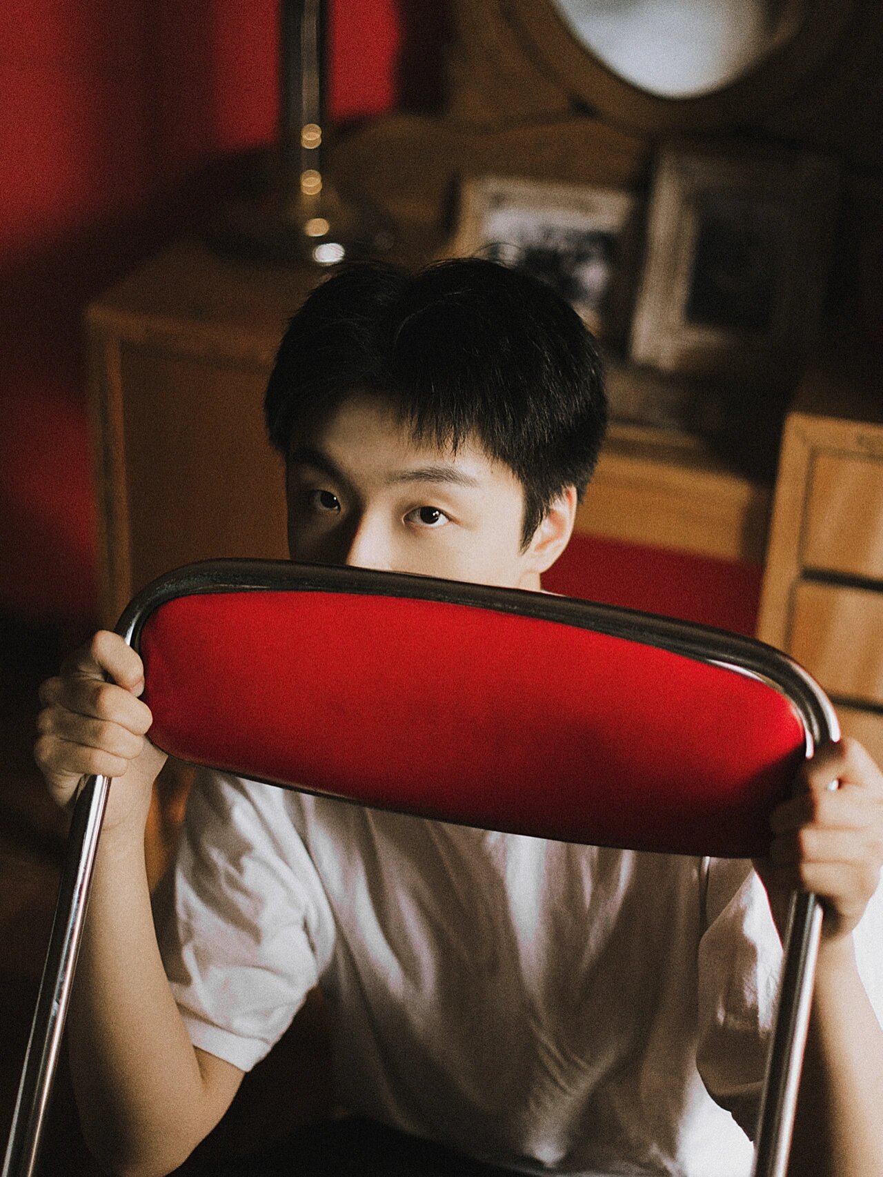 男生室内写真9200后单眼皮奶系少年