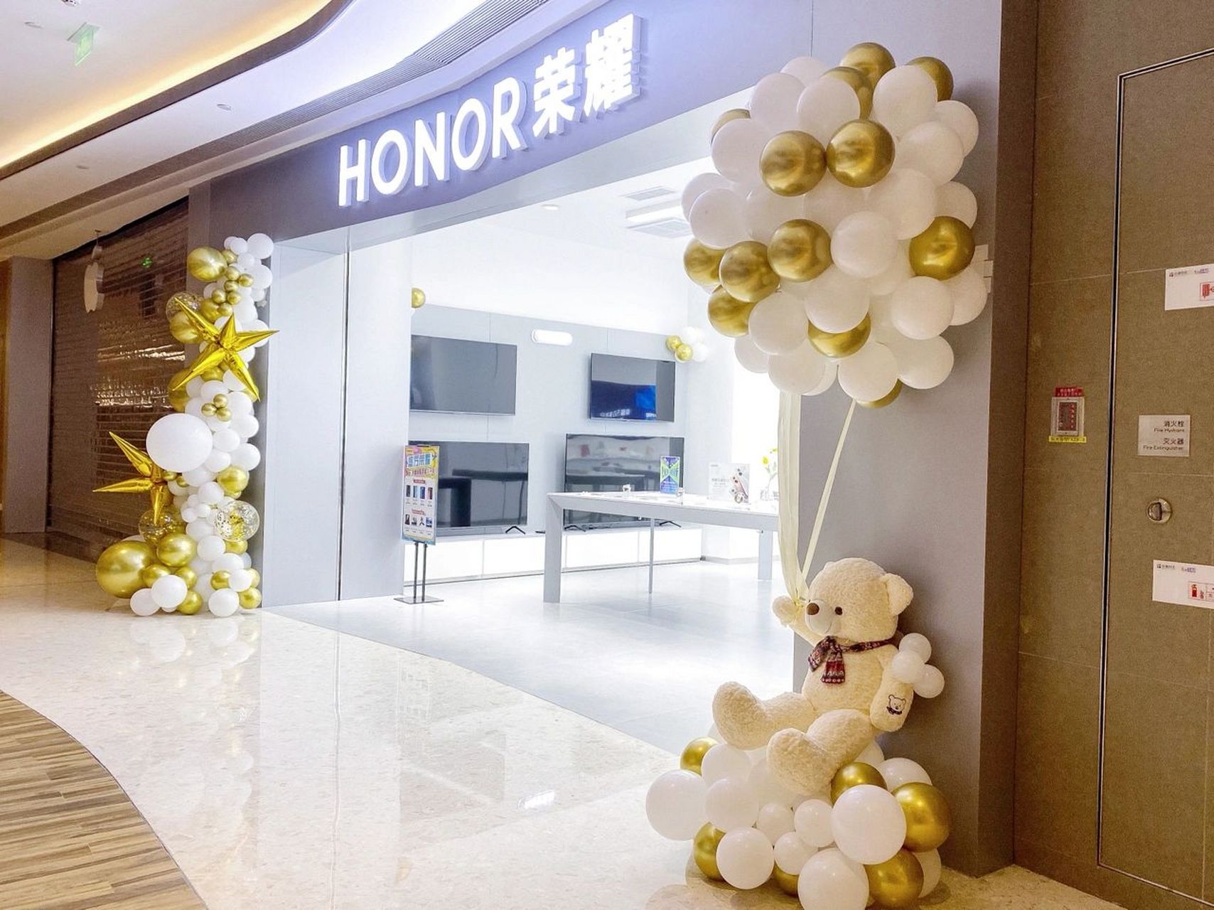 店铺开业布置案例8215门头气球装饰样式参考 大气的门头装饰,开业