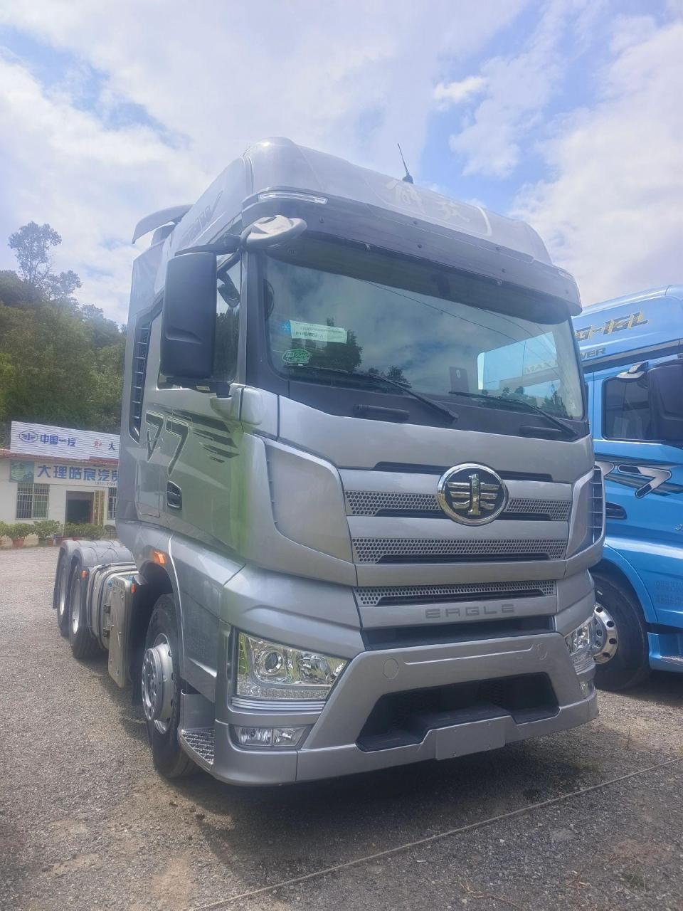 解放j7牵引车560马力(优惠5-6万),660马力.