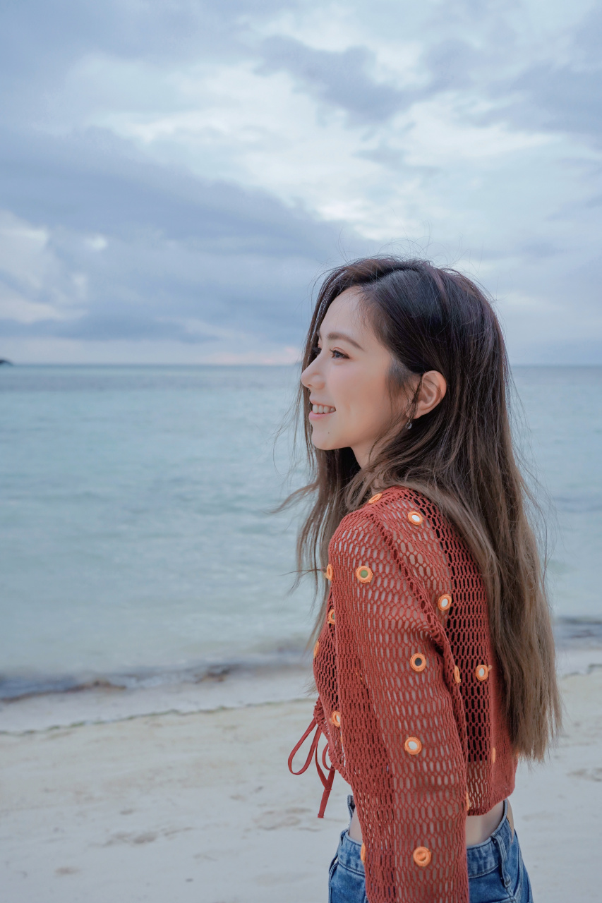 邓紫棋# | #邓紫棋说刚从迪士尼逃出来#  在这个充满爱的日子,是嗽谮