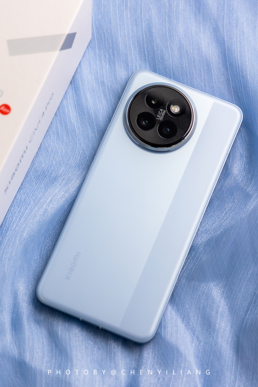 有活力,而且还有点好看,刚刚发布的小米civi4 pro就是这样的一台手机