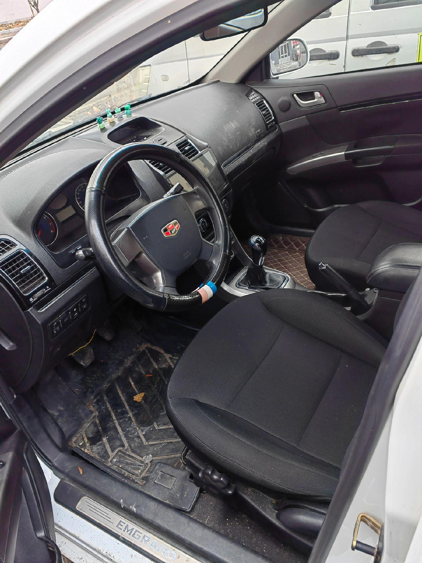 14吉利帝豪ec715rv两厢车手动1