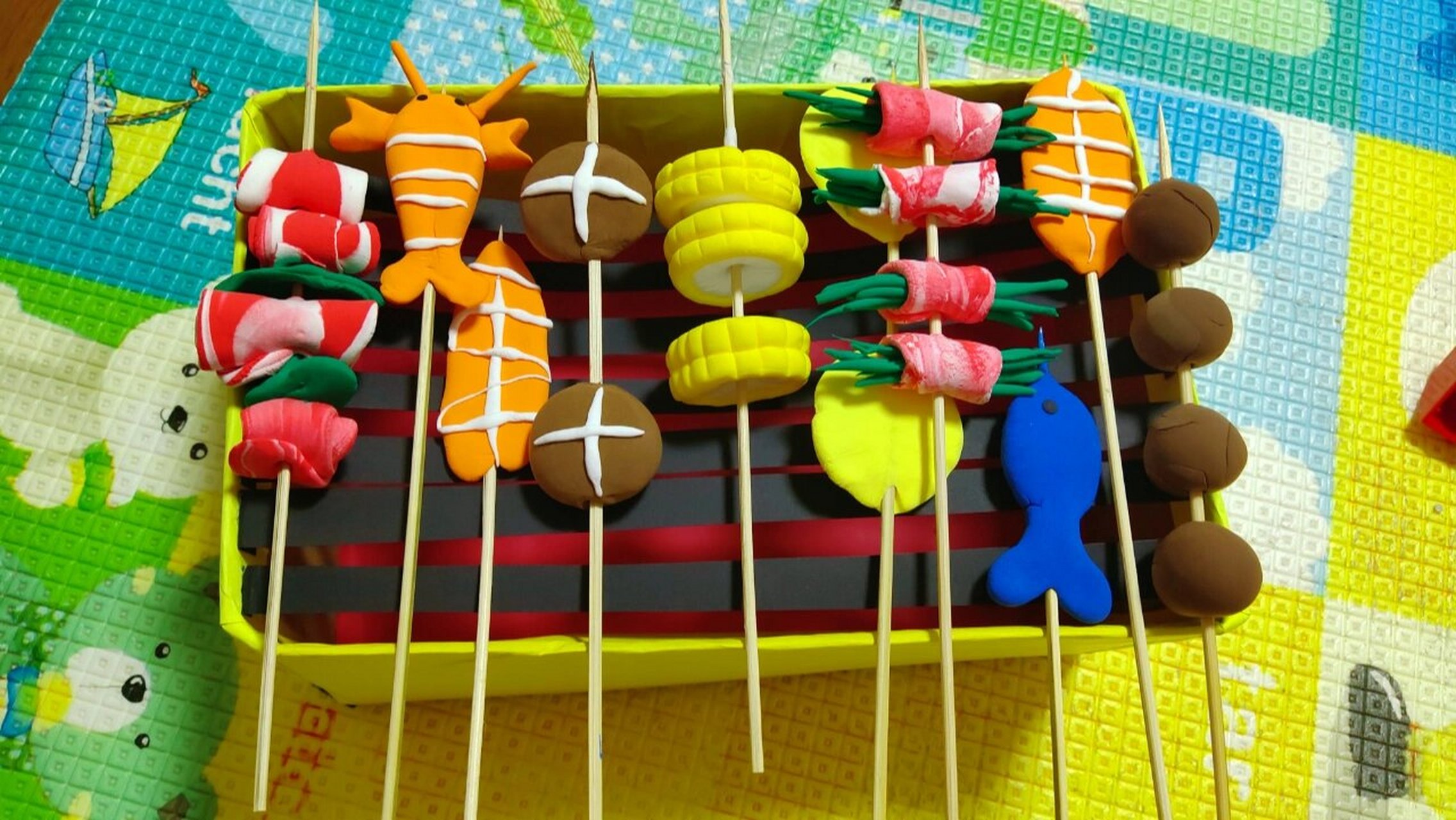 幼儿园手工作业Ⅰ太空泥diy烧烤玩具 幼儿创设岛城烧烤,利用废旧材料