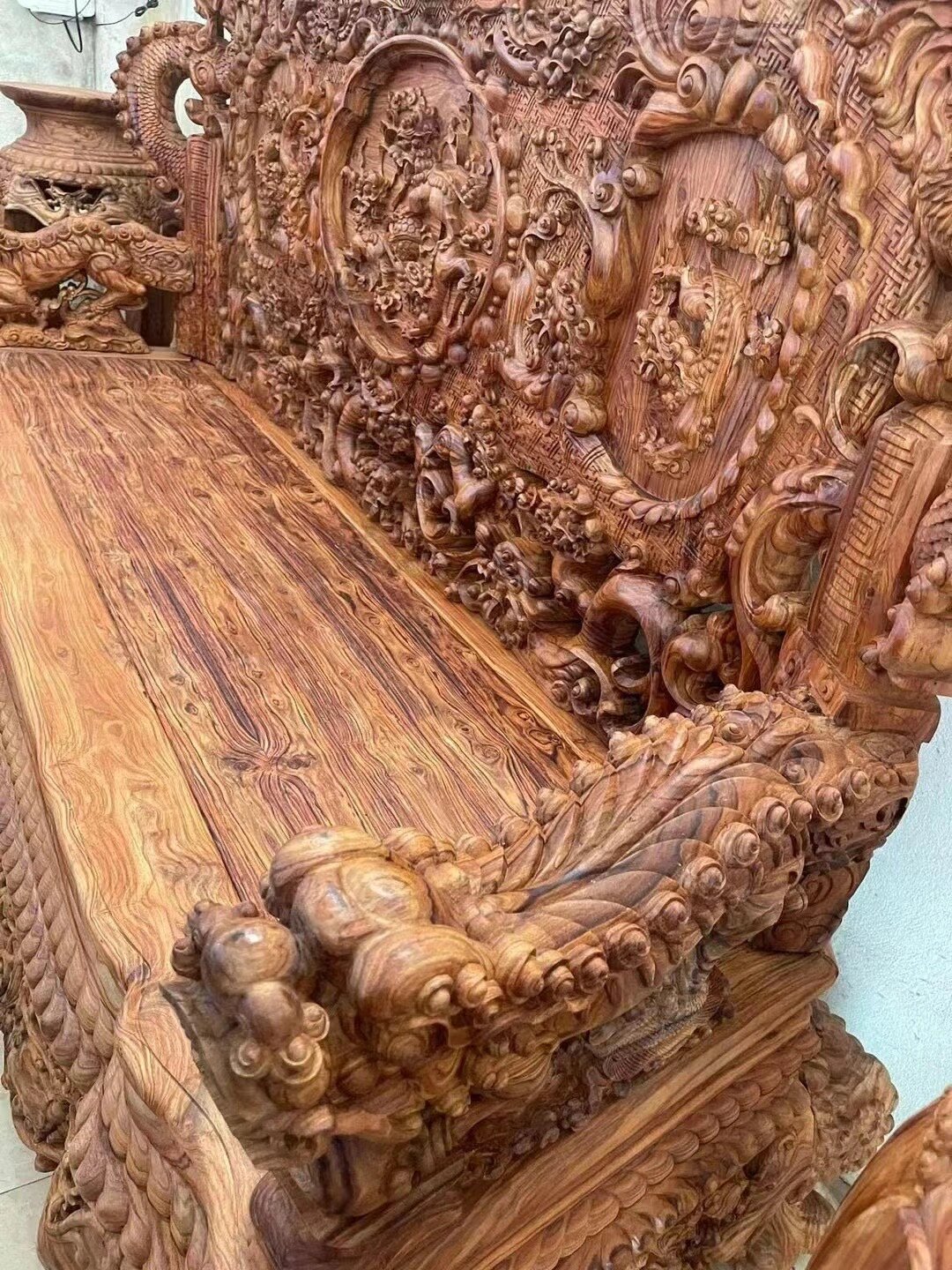 越南黄花梨木盛世宝鼎沙发13件套 这套"盛世宝鼎"沙发,不落俗套,大气