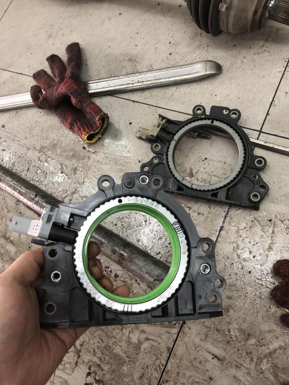 转速齿最好别用旧齿,顺便连变速箱前油封一起更换