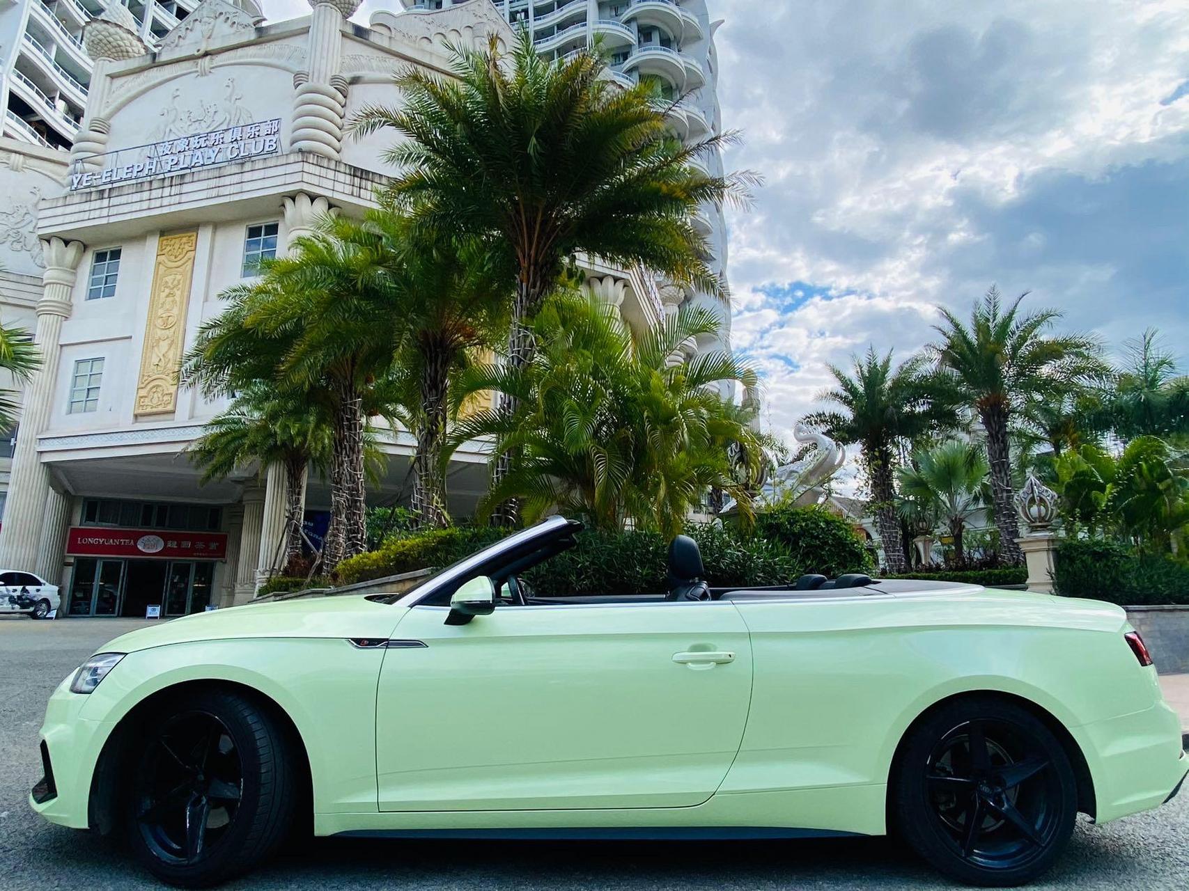 敞篷奥迪a五牛油果绿的配色