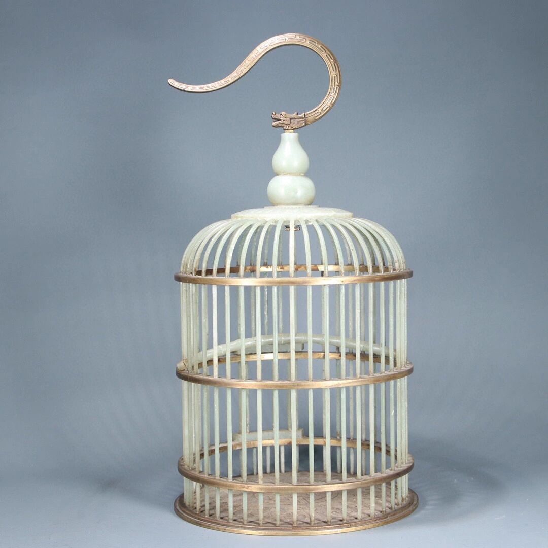 清代和田玉鸟笼尺寸:直径19厘米,高38厘米,重量1560克