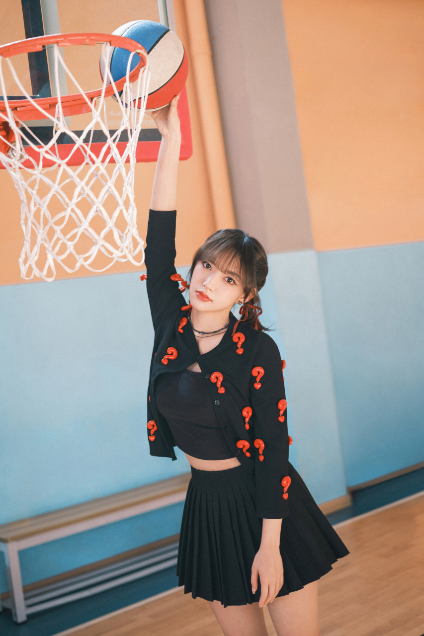 程潇可爱小黑裙甜美组图