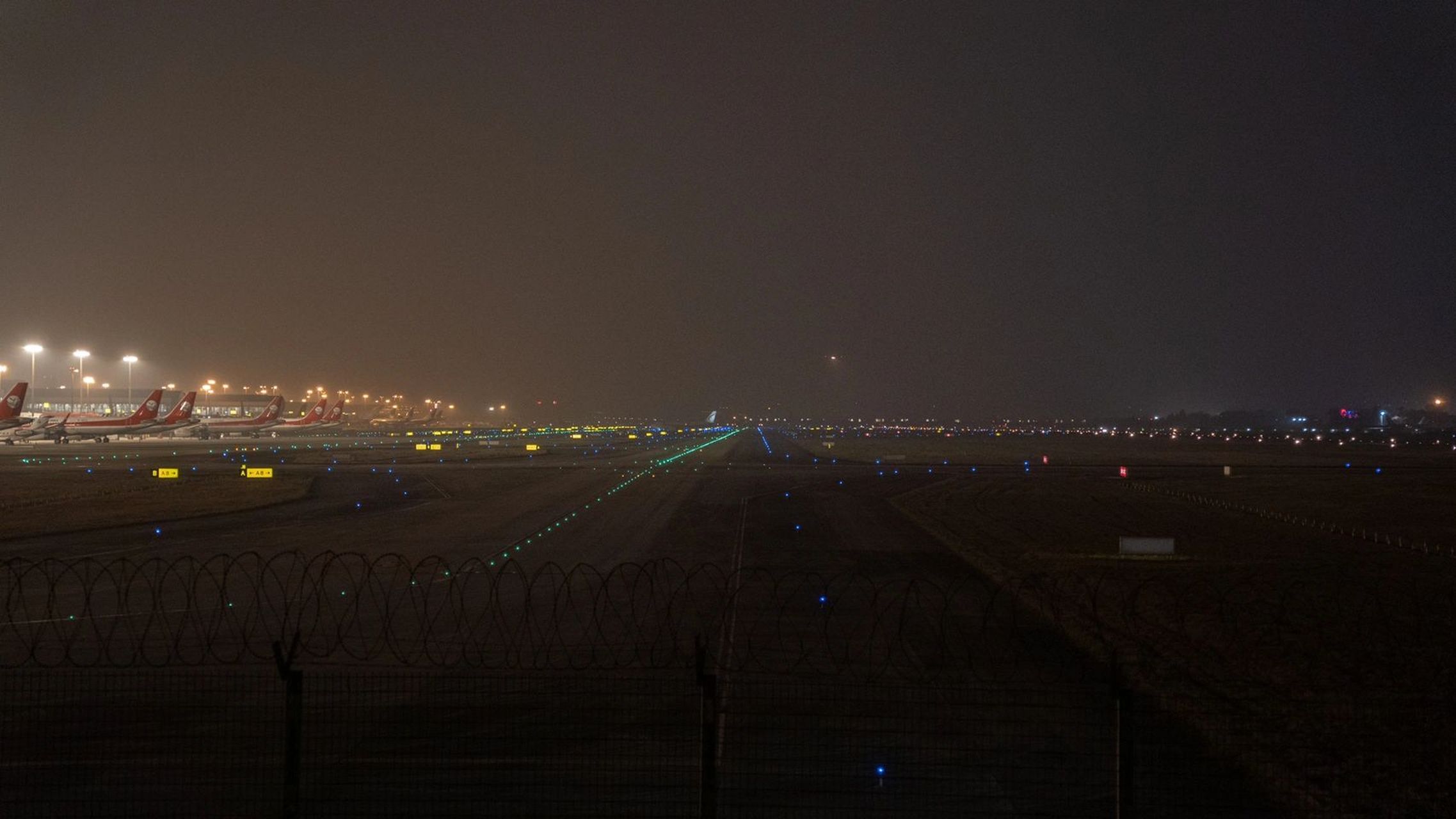 空港运动公园夜景图片