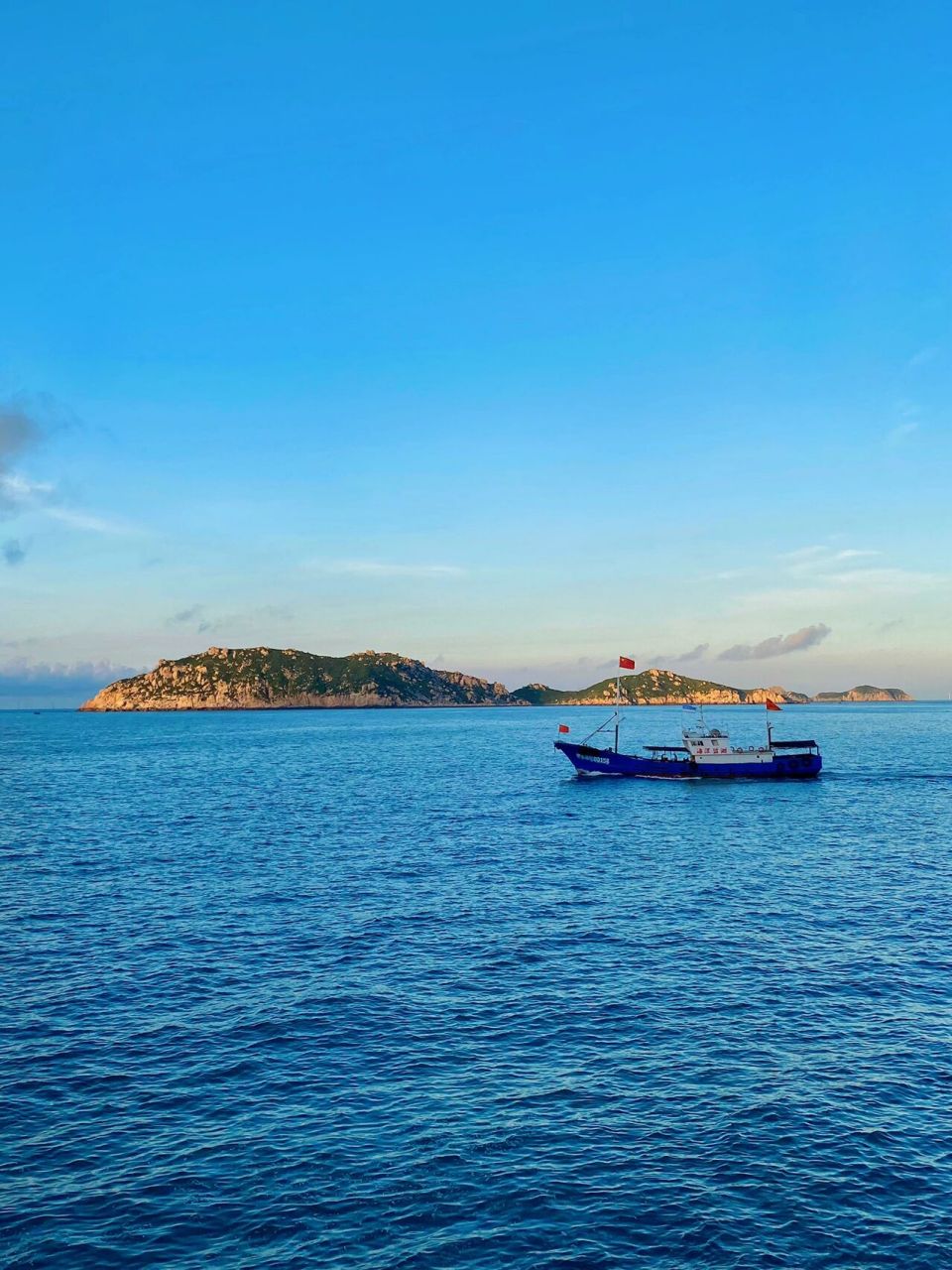 自带滤镜的晴天 还有白色迭起的海浪,日落夕阳橘子海 奔跑在通往蓝色