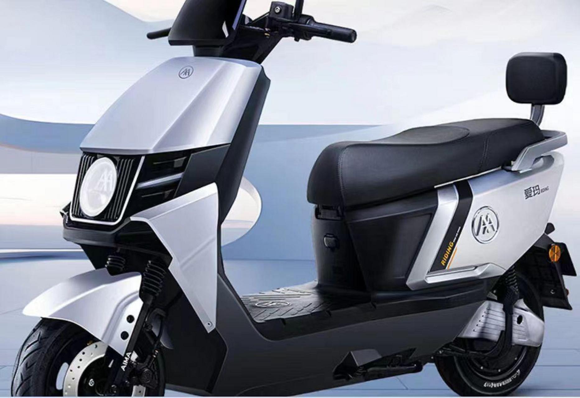 爱玛新款探界(坦克)震撼上市 全新飞机把,前后双碟刹,蓝牙感应,倒车